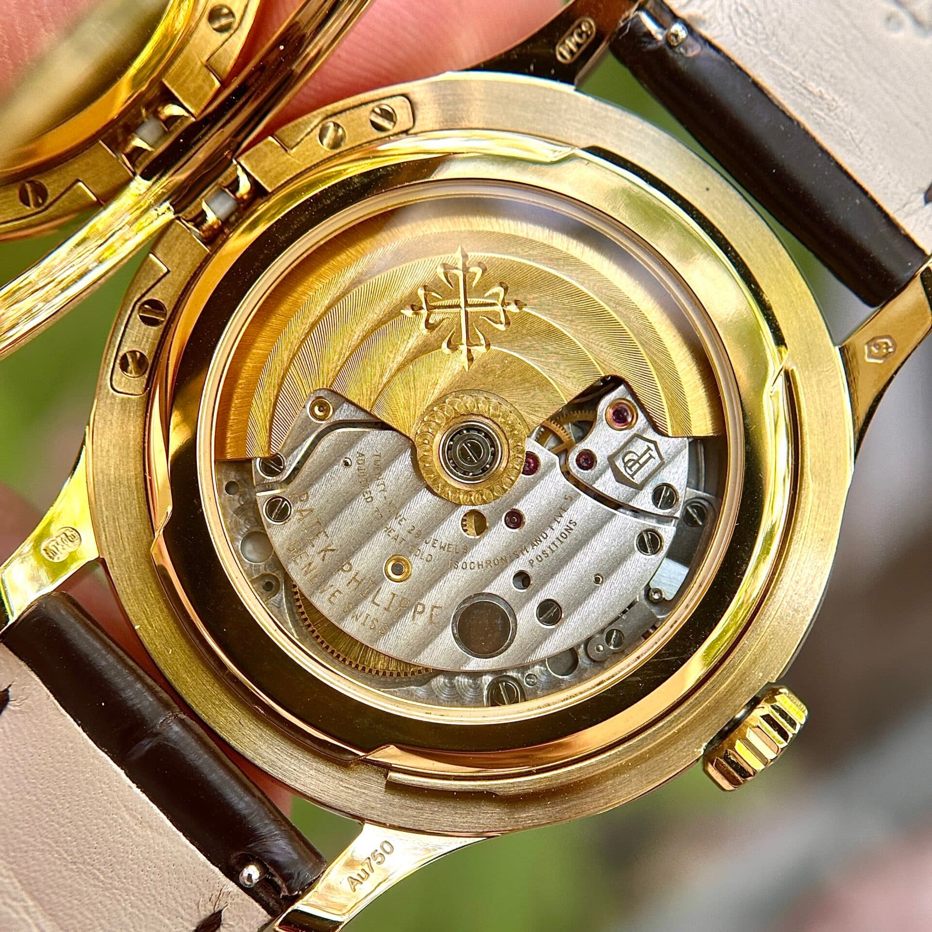 Dong-Ho-Patek-Philippe-Calatrava-5227J-Rep-11-Nha-May-3K-39mm-6-1