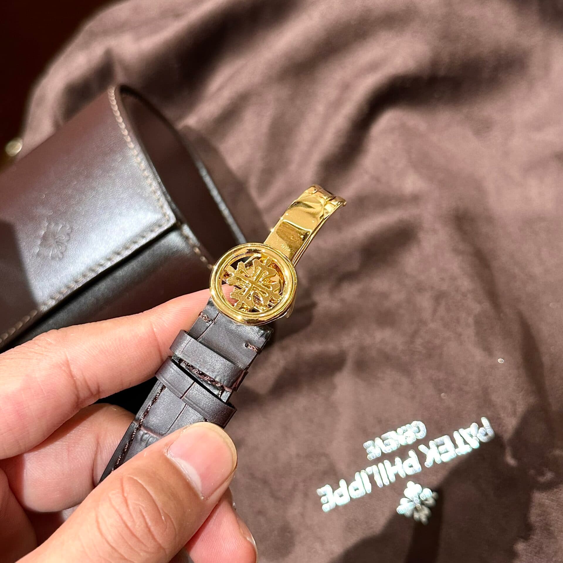 Dong-Ho-Patek-Philippe-Complications-5146J-Replica-11-39mm-5-1