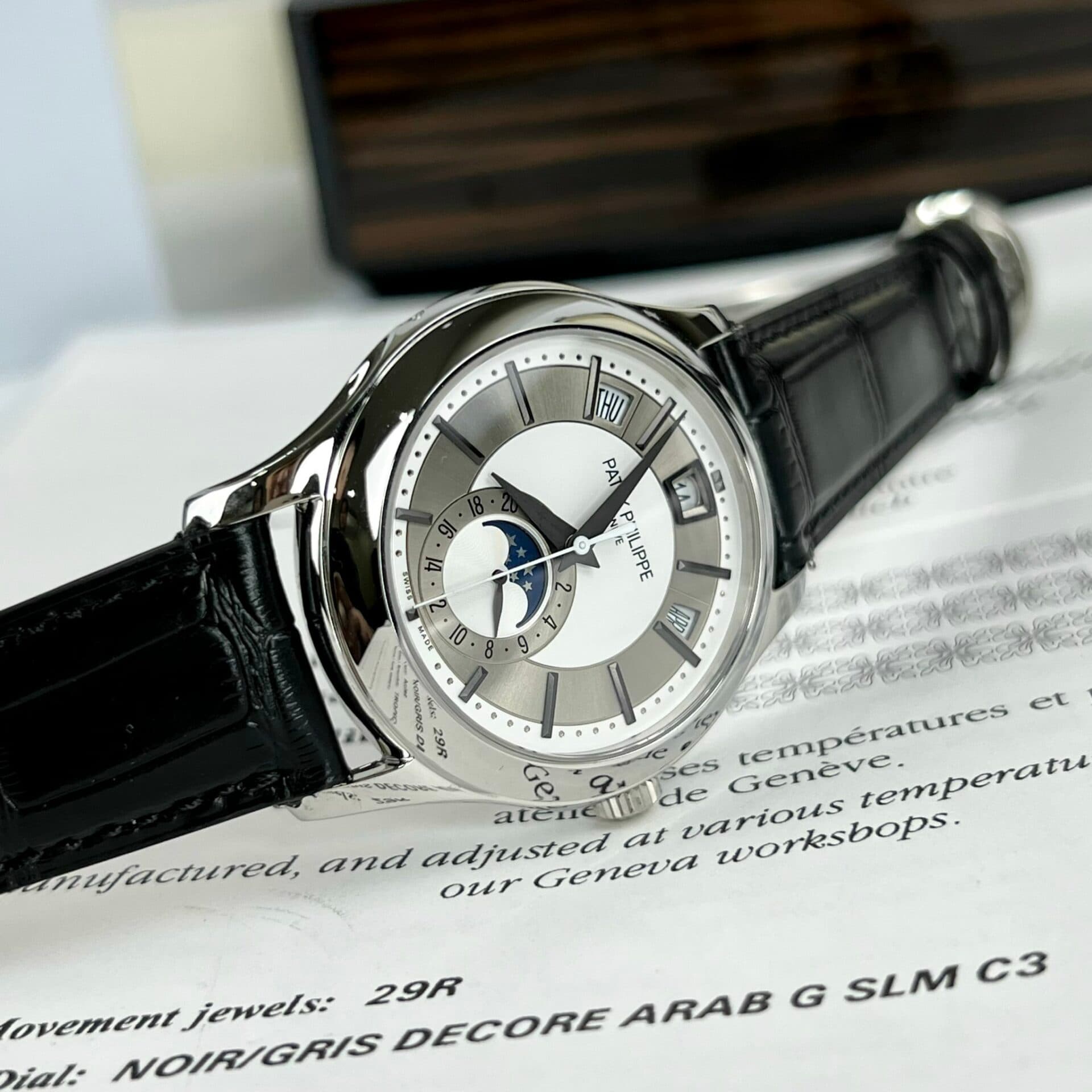 Dong-Ho-Patek-Philippe-Complications-5205G-Replica-Cao-Cap-40mm-1-1