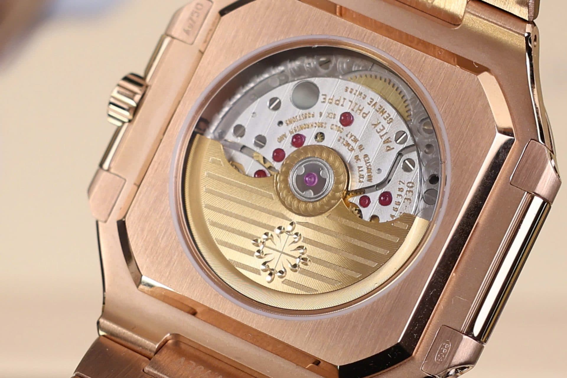 Dong-Ho-Patek-Philippe-Cubitus-5821-Mat-Trang-Rep-Cao-Cap-Xuong-TW-45mm-1-1