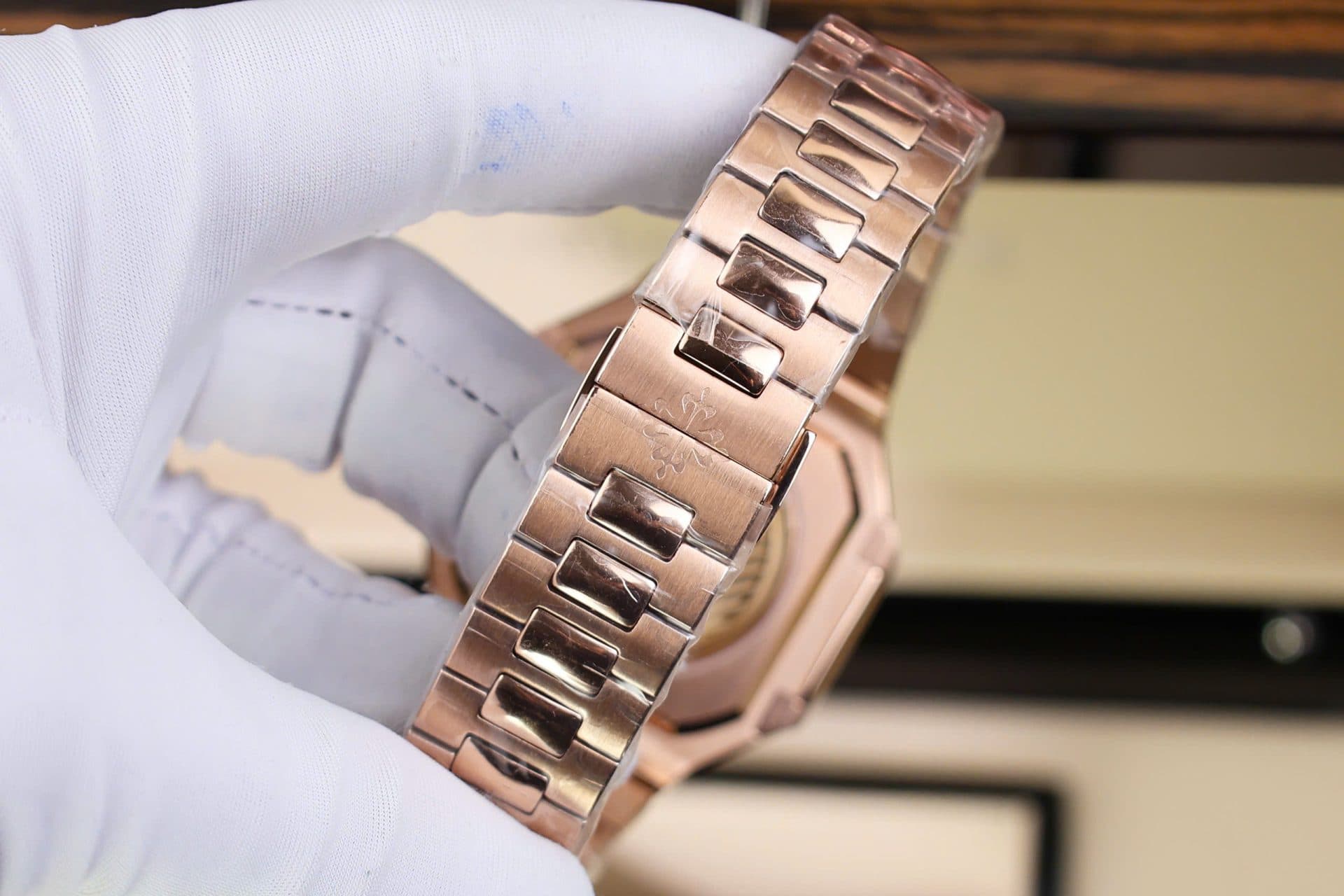 Dong-Ho-Patek-Philippe-Cubitus-5821-Mat-Trang-Rep-Cao-Cap-Xuong-TW-45mm-2-2