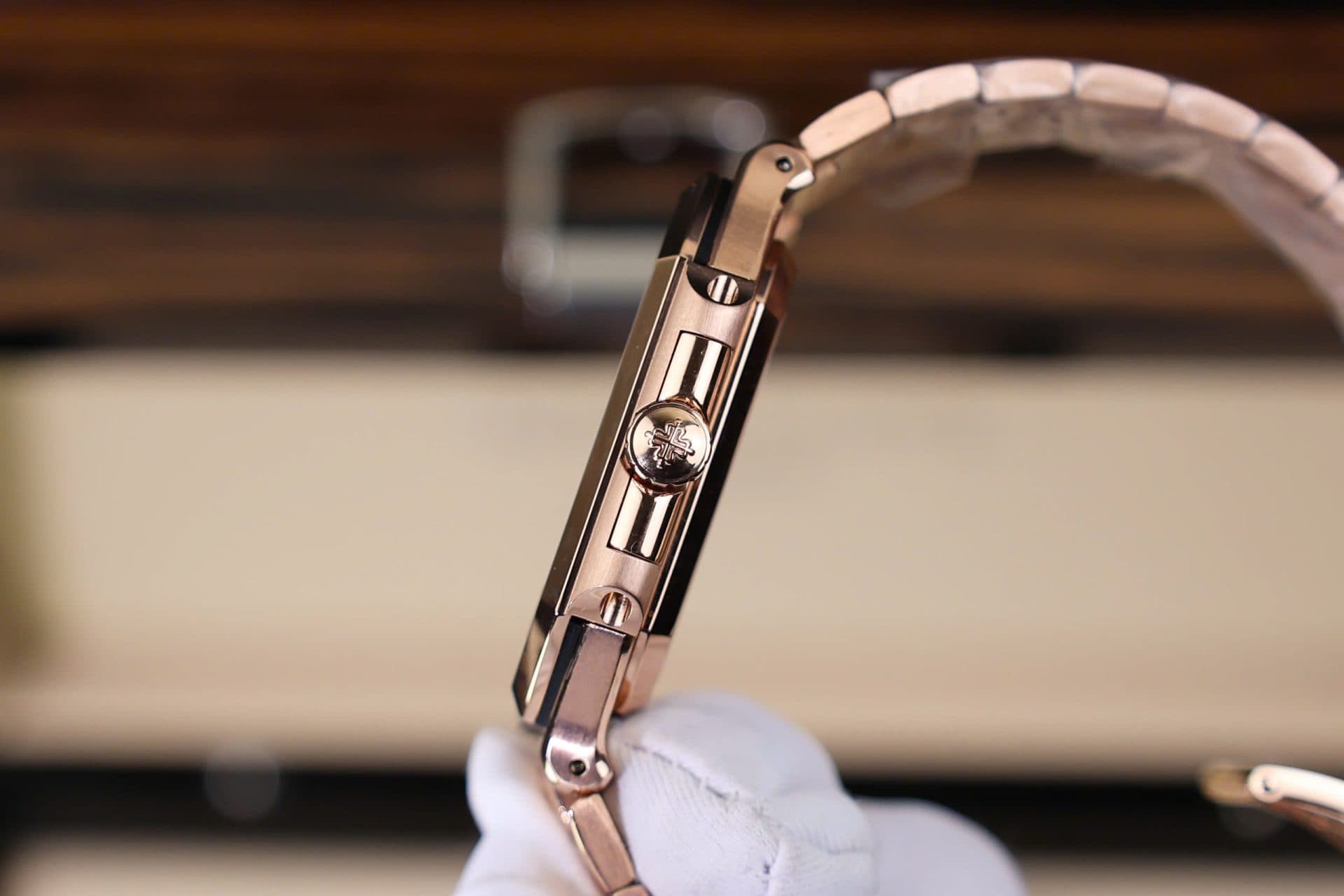 Dong-Ho-Patek-Philippe-Cubitus-5821-Mat-Trang-Rep-Cao-Cap-Xuong-TW-45mm-3-1