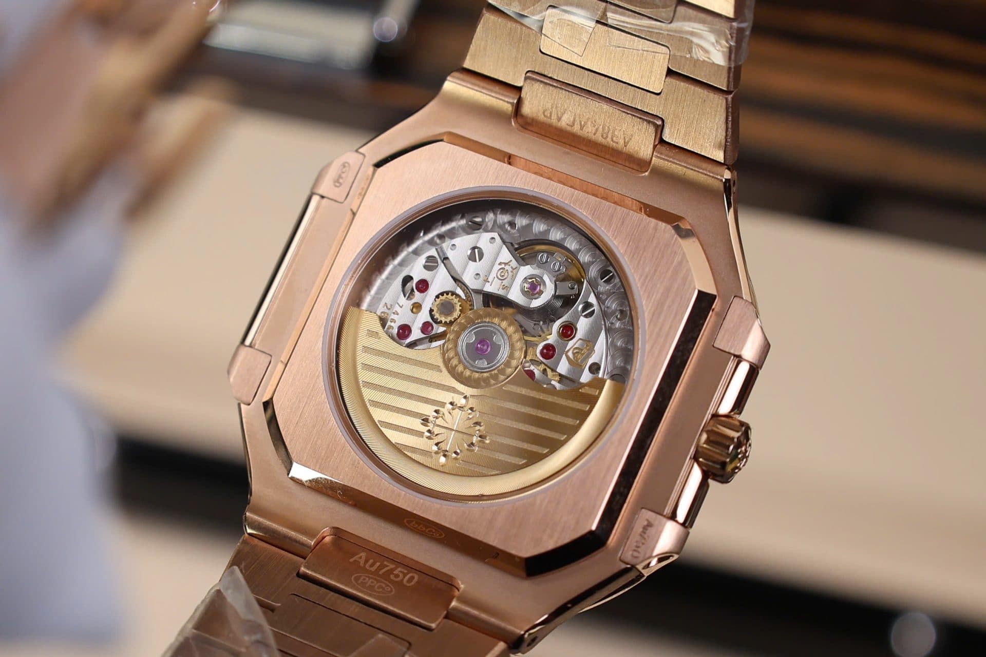 Dong-Ho-Patek-Philippe-Cubitus-5821-Mat-Trang-Rep-Cao-Cap-Xuong-TW-45mm-5-1