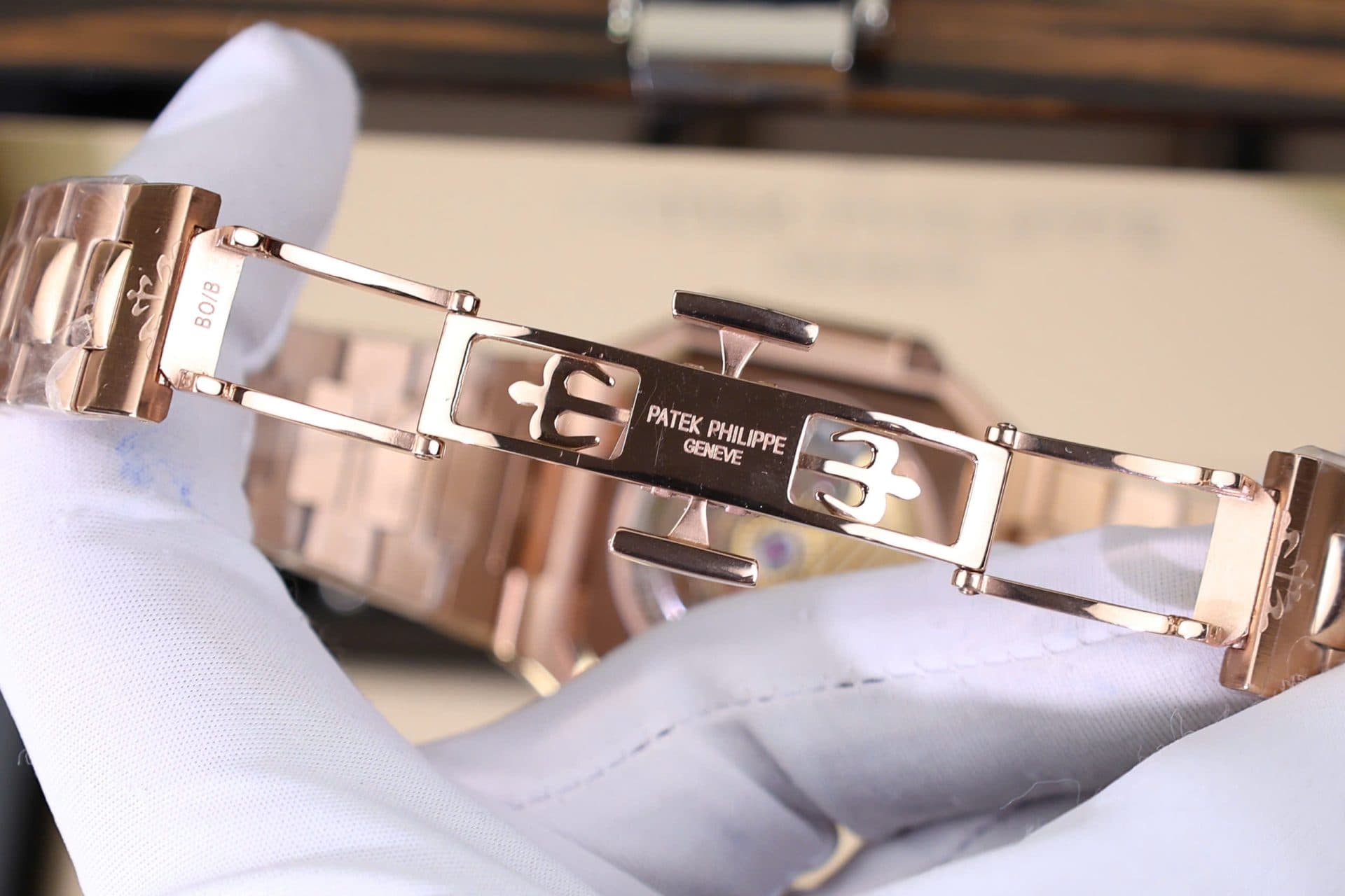 Dong-Ho-Patek-Philippe-Cubitus-5821-Mat-Trang-Rep-Cao-Cap-Xuong-TW-45mm-7-2