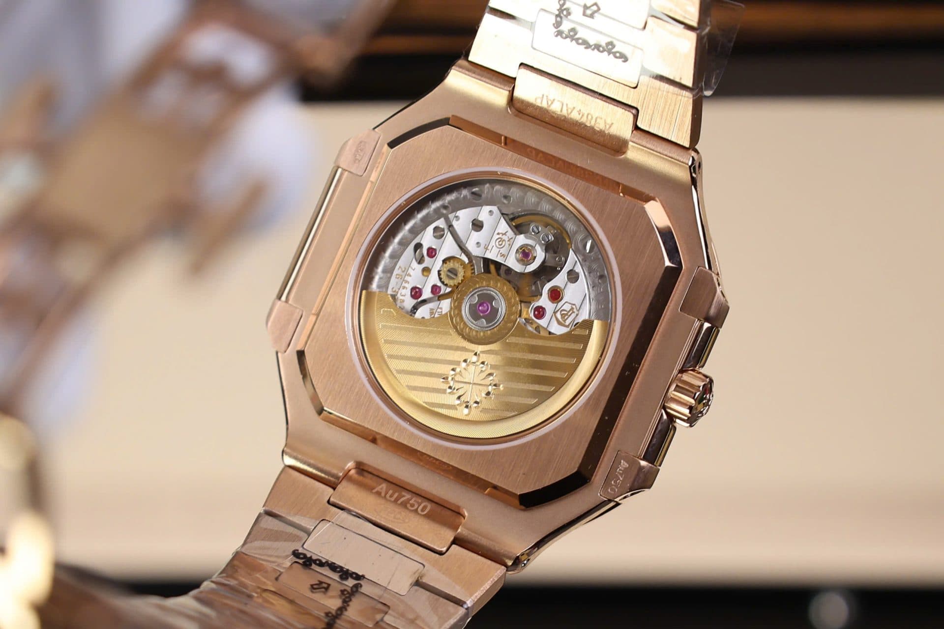 Dong-Ho-Patek-Philippe-Cubitus-5821-Rep-11-Ma-Vang-Hong-Mat-Chocolate-2-1