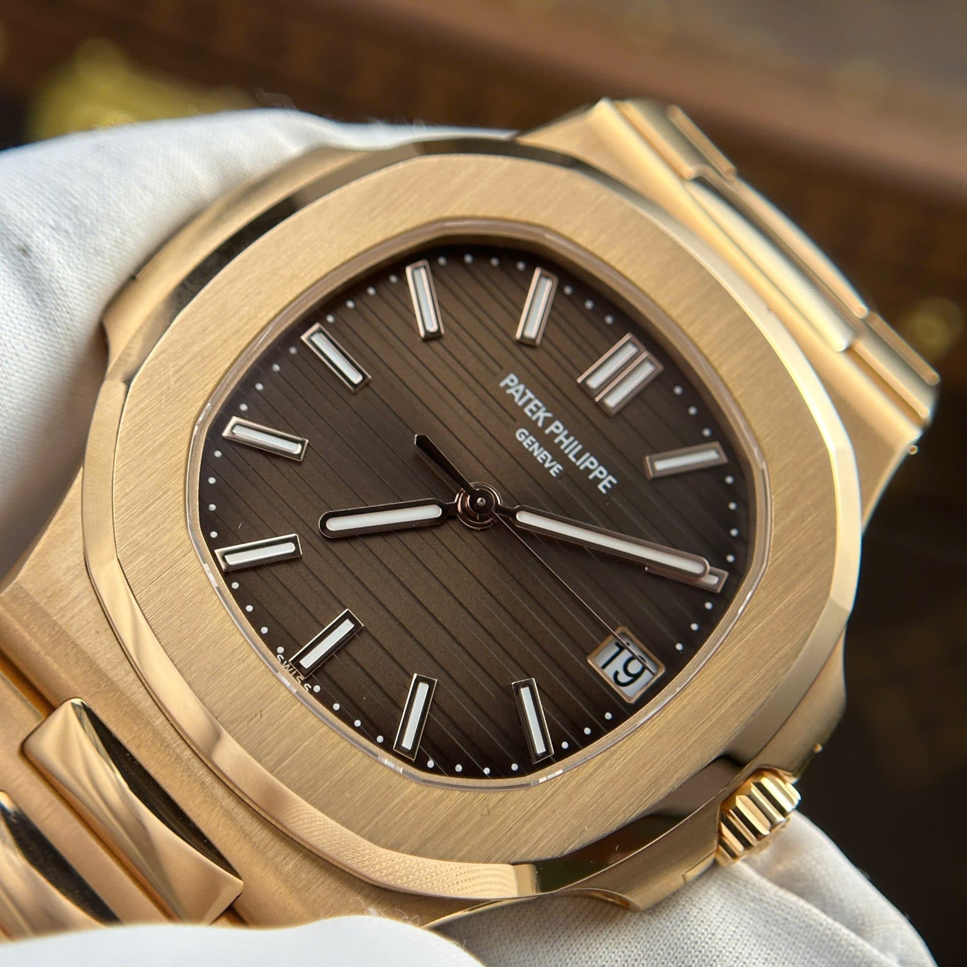 Dong-Ho-Patek-Philippe-Nautilus-5711-Boc-Vang-18K-Tinh-Chinh-Full-Options-40mm-1-1