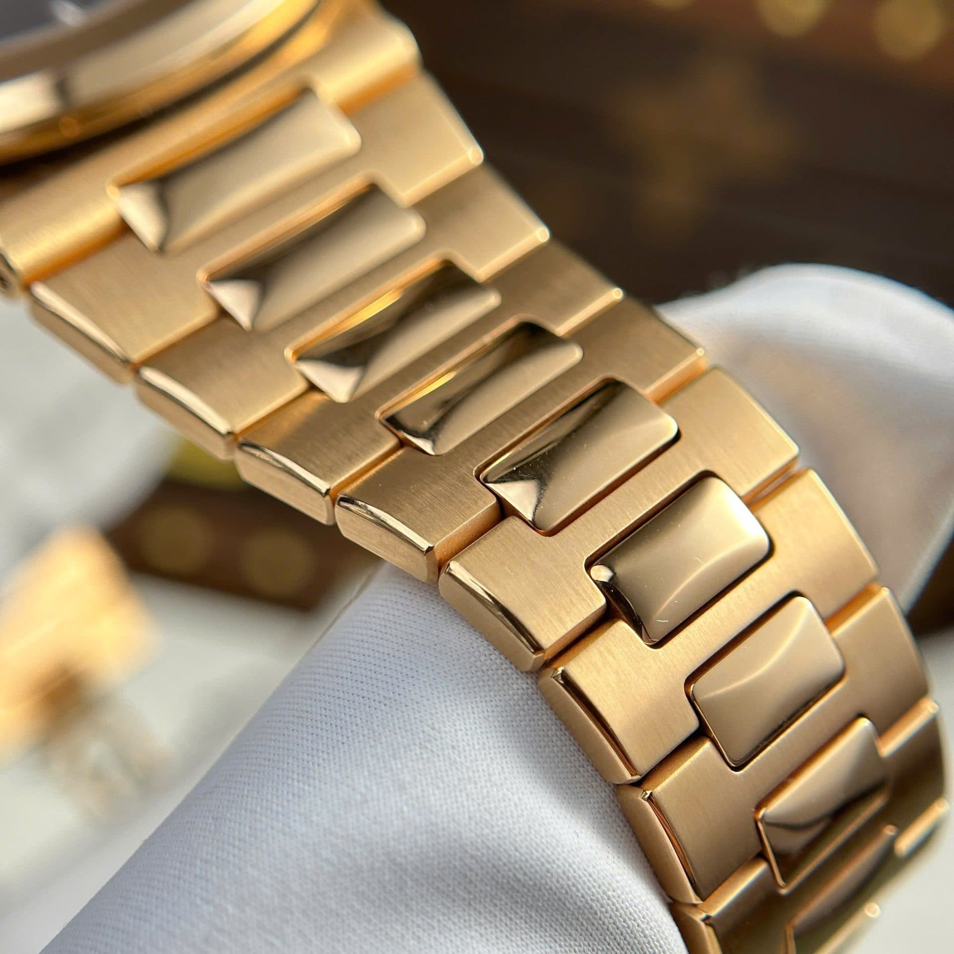 Dong-Ho-Patek-Philippe-Nautilus-5711-Boc-Vang-18K-Tinh-Chinh-Full-Options-40mm-8-1