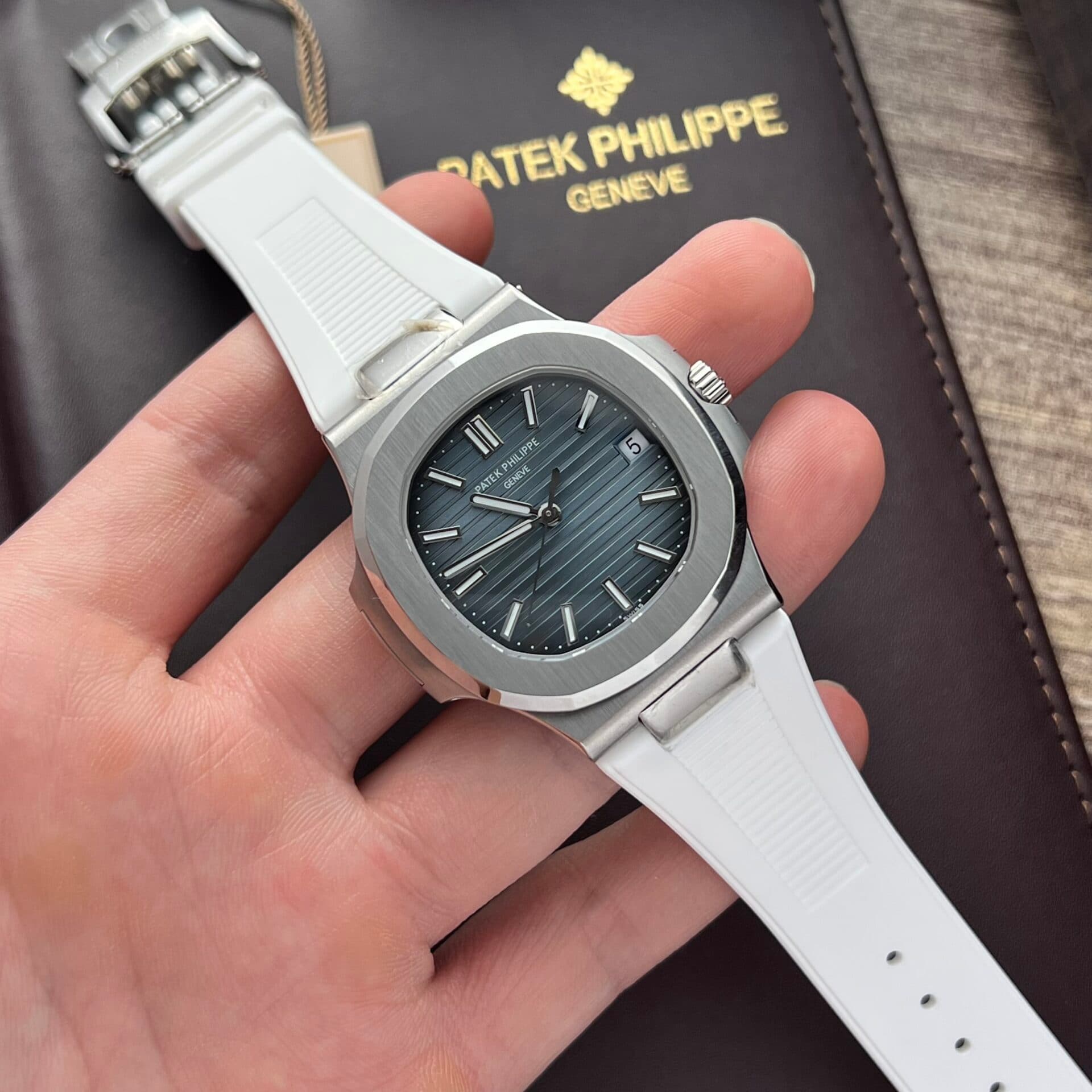Dong-Ho-Patek-Philippe-Nautilus-5711-Day-Cao-Su-Trang-3K-Factory-40mm-6-1