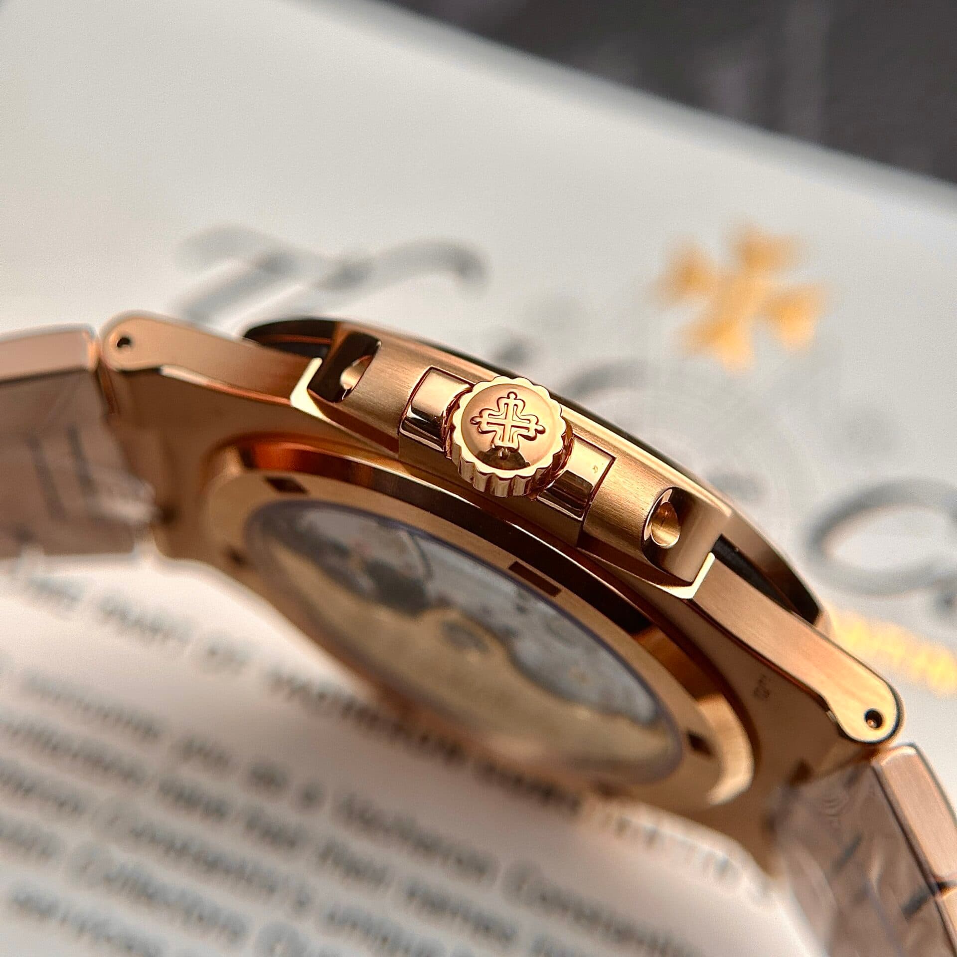Dong-Ho-Patek-Philippe-Nautilus-5711-Mat-Nau-Vo-Vang-Hong-3K-Factory-40mm-4-1