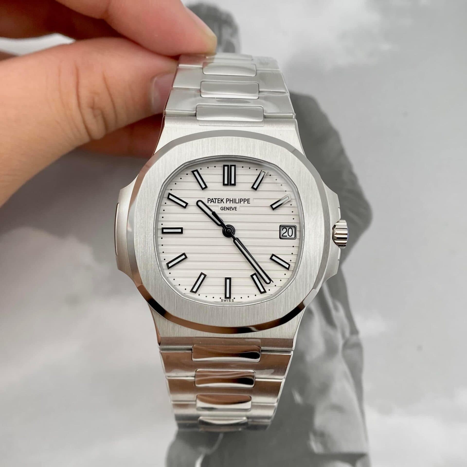 Dong-Ho-Patek-Philippe-Nautilus-5711-Mat-Trang-Replica-3KF-40mm-2-1