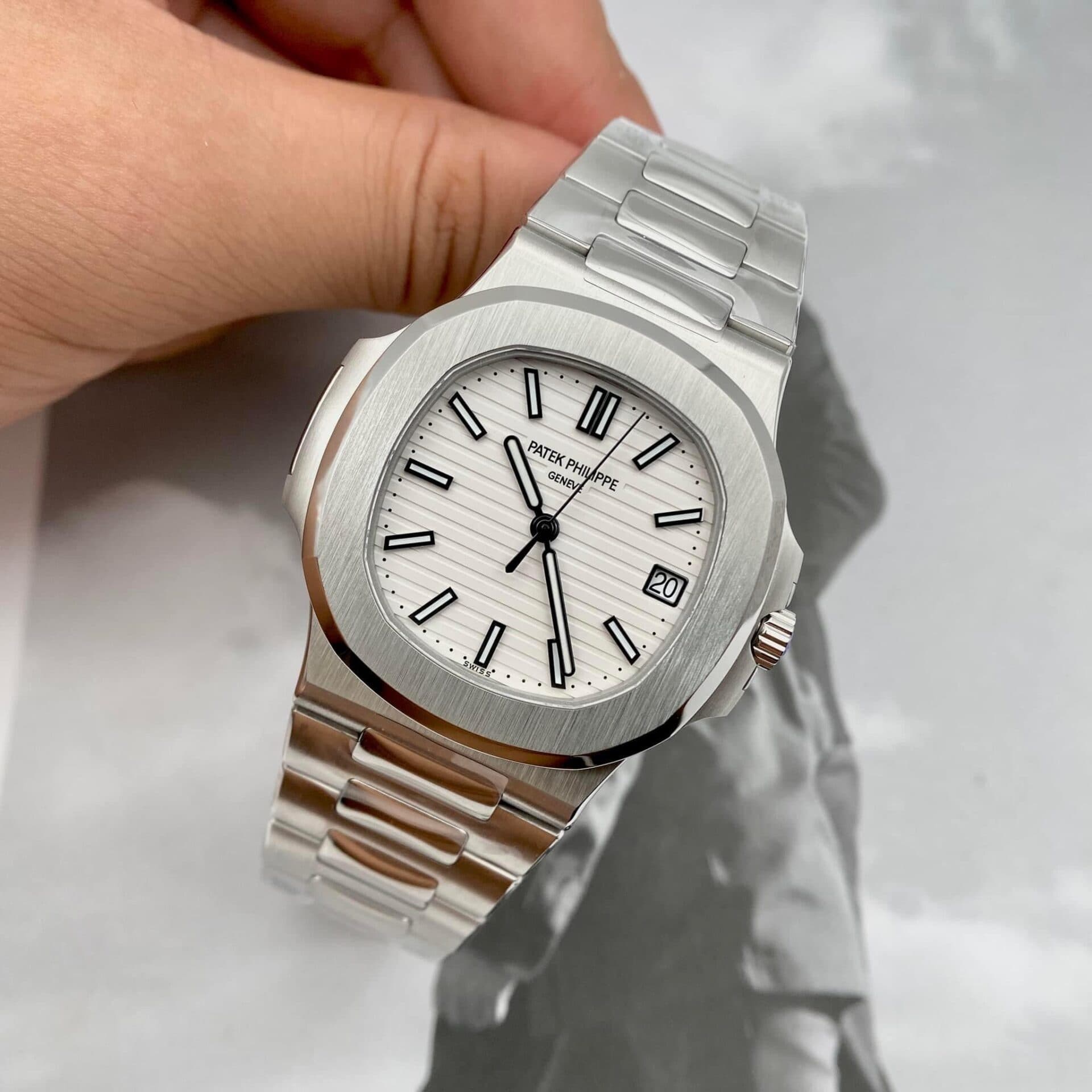 Dong-Ho-Patek-Philippe-Nautilus-5711-Mat-Trang-Replica-3KF-40mm-4-1