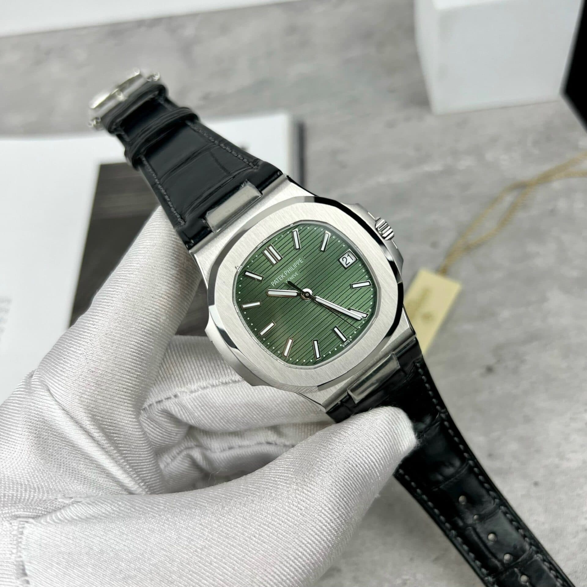 Dong-Ho-Patek-Philippe-Nautilus-5711-Replica-11-Mat-Xanh-La-Cay-40mm-4-1