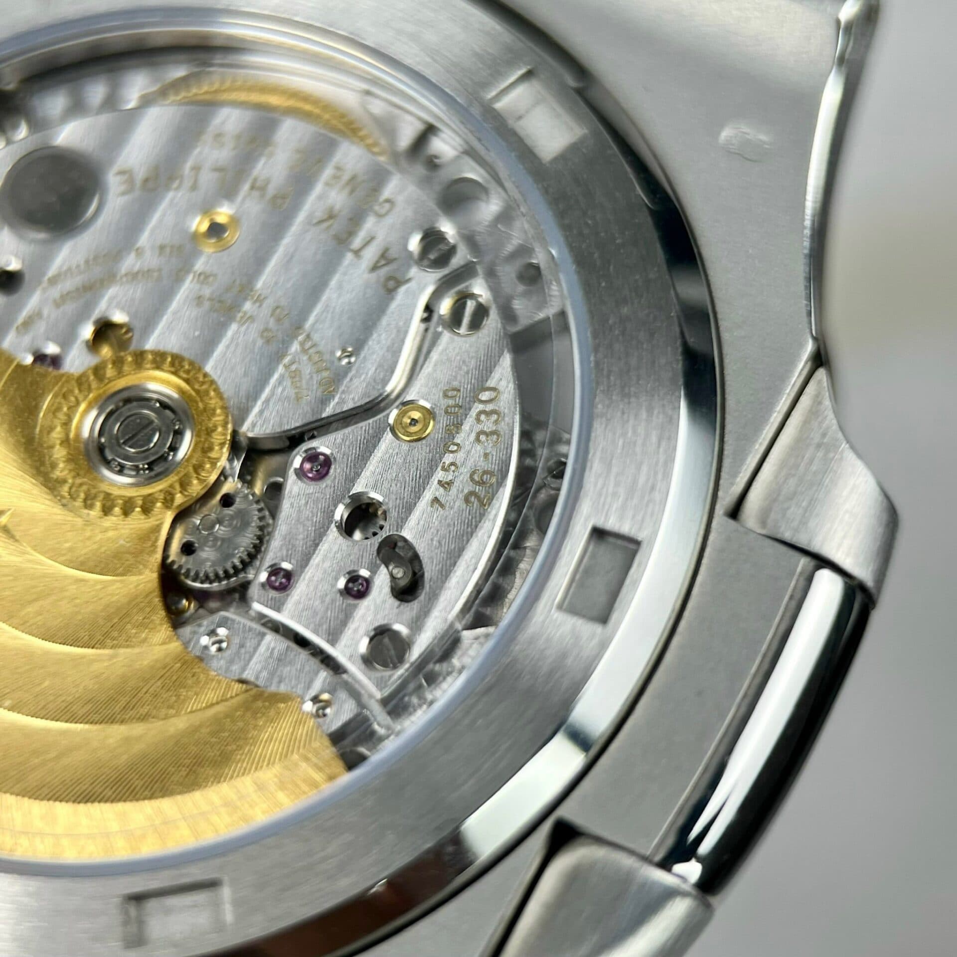 Dong-Ho-Patek-Philippe-Nautilus-5711-Replica-11-Mat-Xanh-La-Cay-40mm-8-1