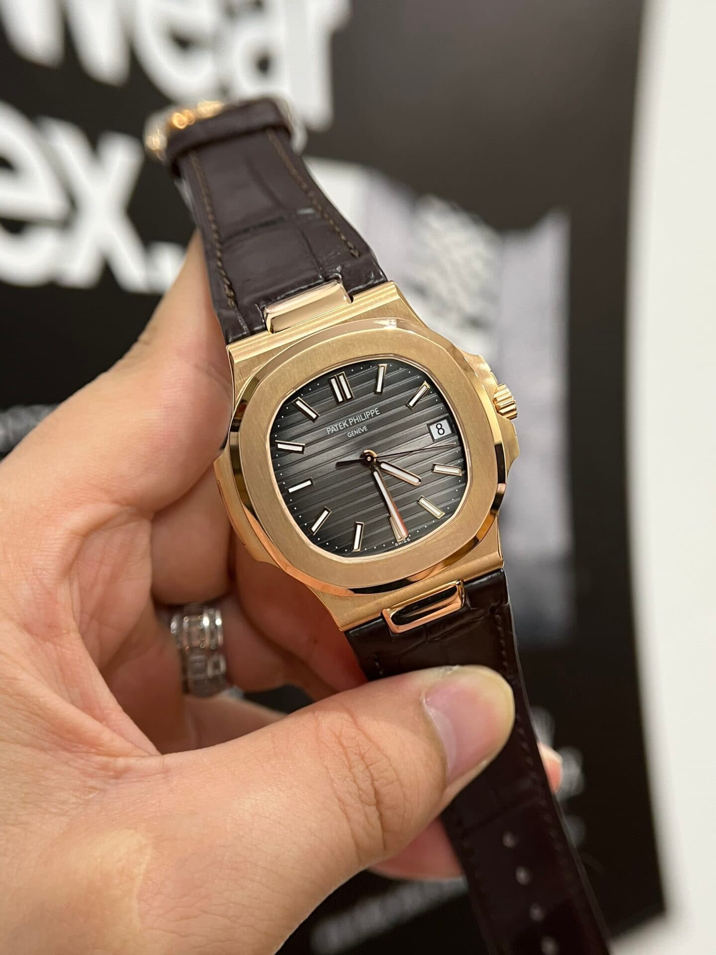 Dong-Ho-Patek-Philippe-Nautilus-5711-Rose-Gold-Nha-May-3K-40mm-3-1