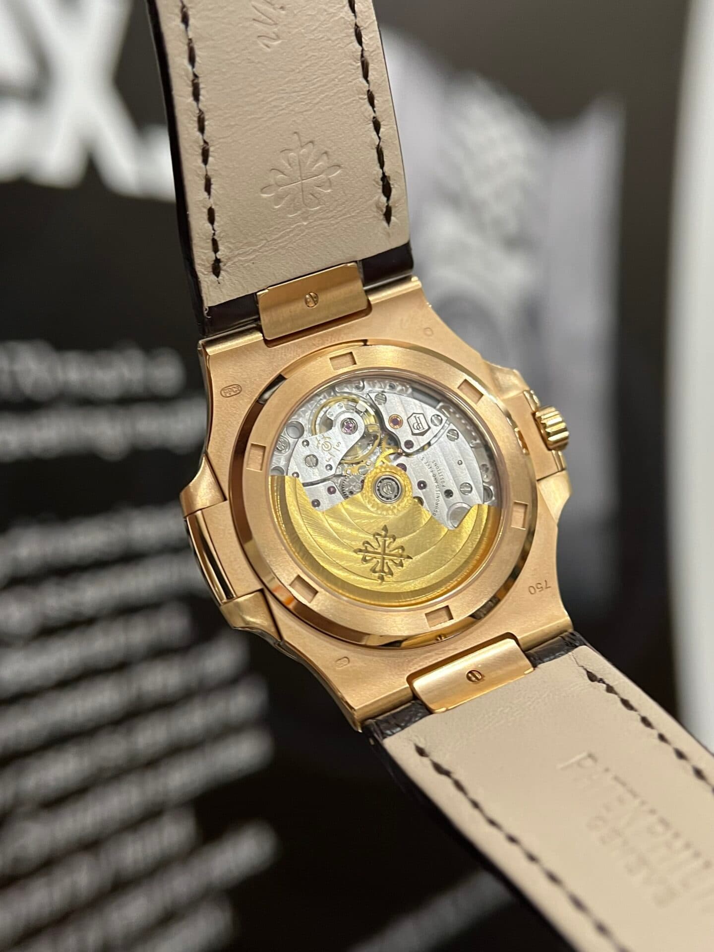 Dong-Ho-Patek-Philippe-Nautilus-5711-Rose-Gold-Nha-May-3K-40mm-7-1