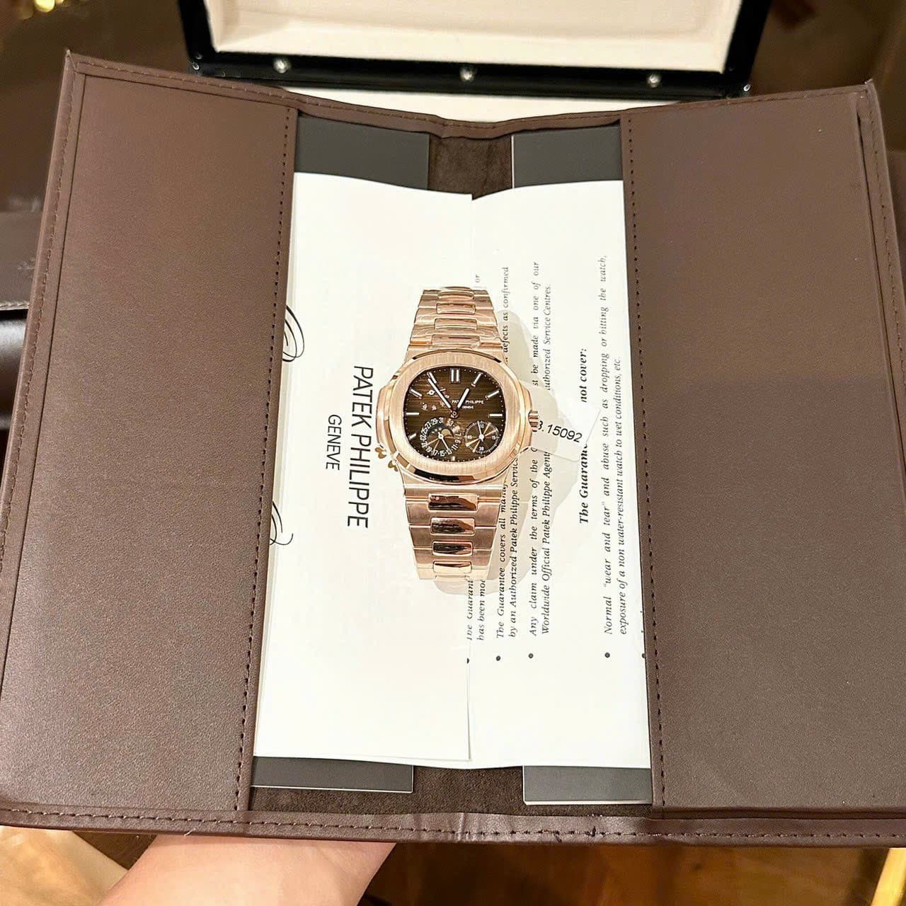 Dong-Ho-Patek-Philippe-Nautilus-5712-Boc-Vang-Mat-Chocolate-GRF-40mm-2-1