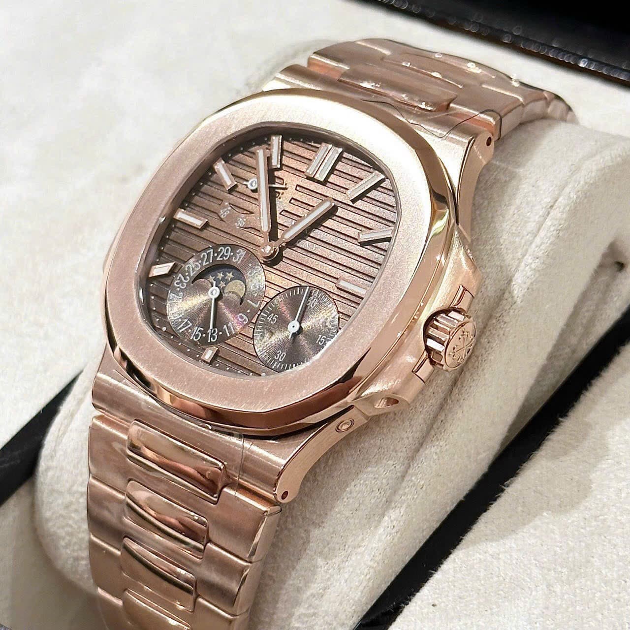 Dong-Ho-Patek-Philippe-Nautilus-5712-Boc-Vang-Mat-Chocolate-GRF-40mm-4-1