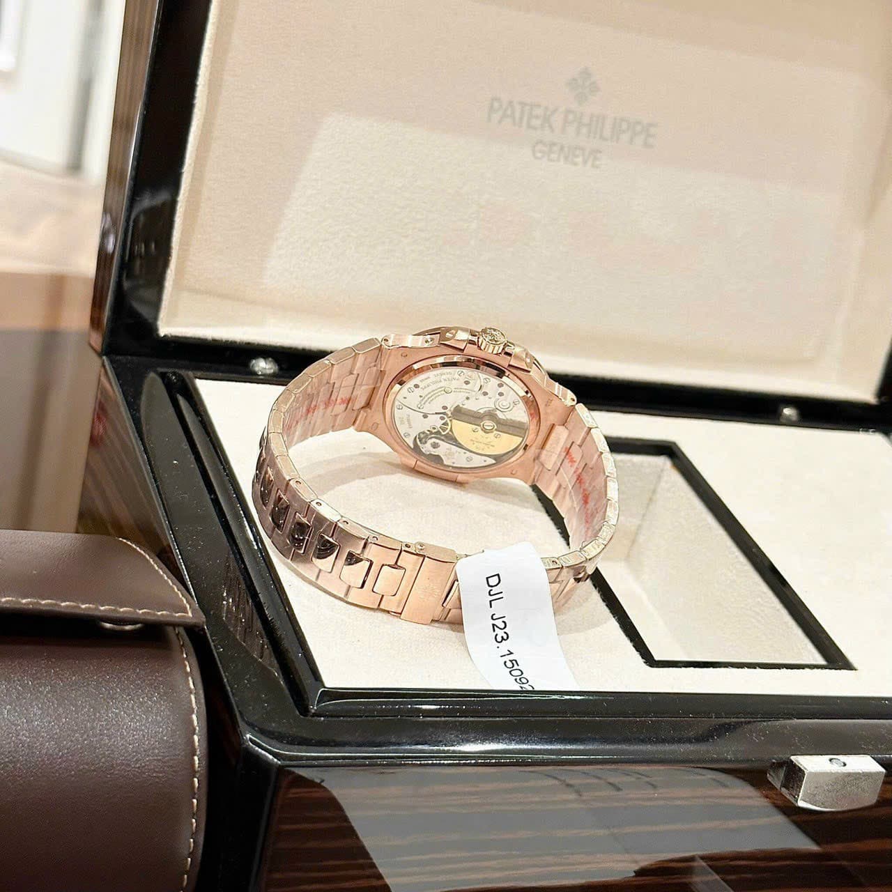 Dong-Ho-Patek-Philippe-Nautilus-5712-Boc-Vang-Mat-Chocolate-GRF-40mm-8-1