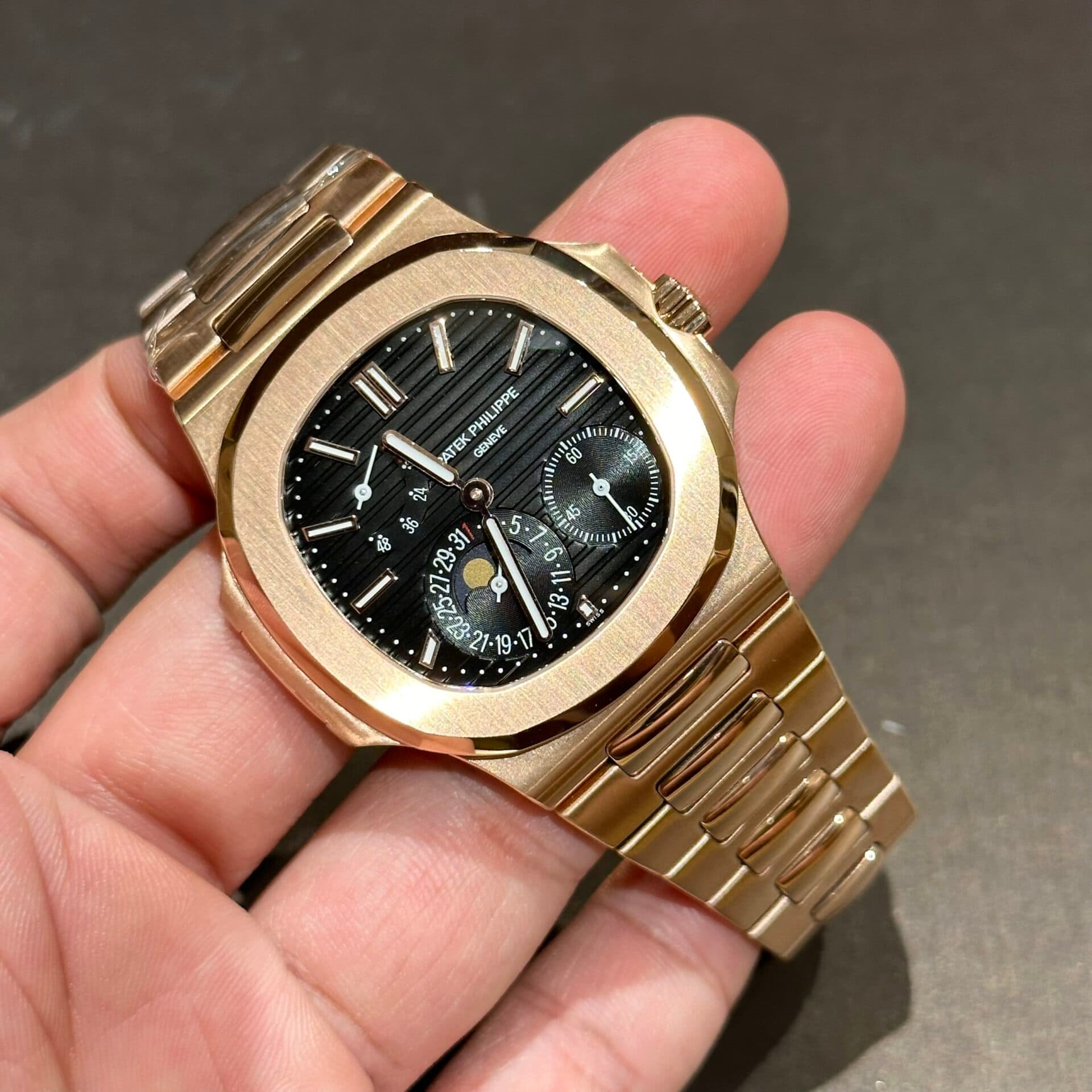 Dong-Ho-Patek-Philippe-Nautilus-5712-Nha-May-GR-40mm-1-1