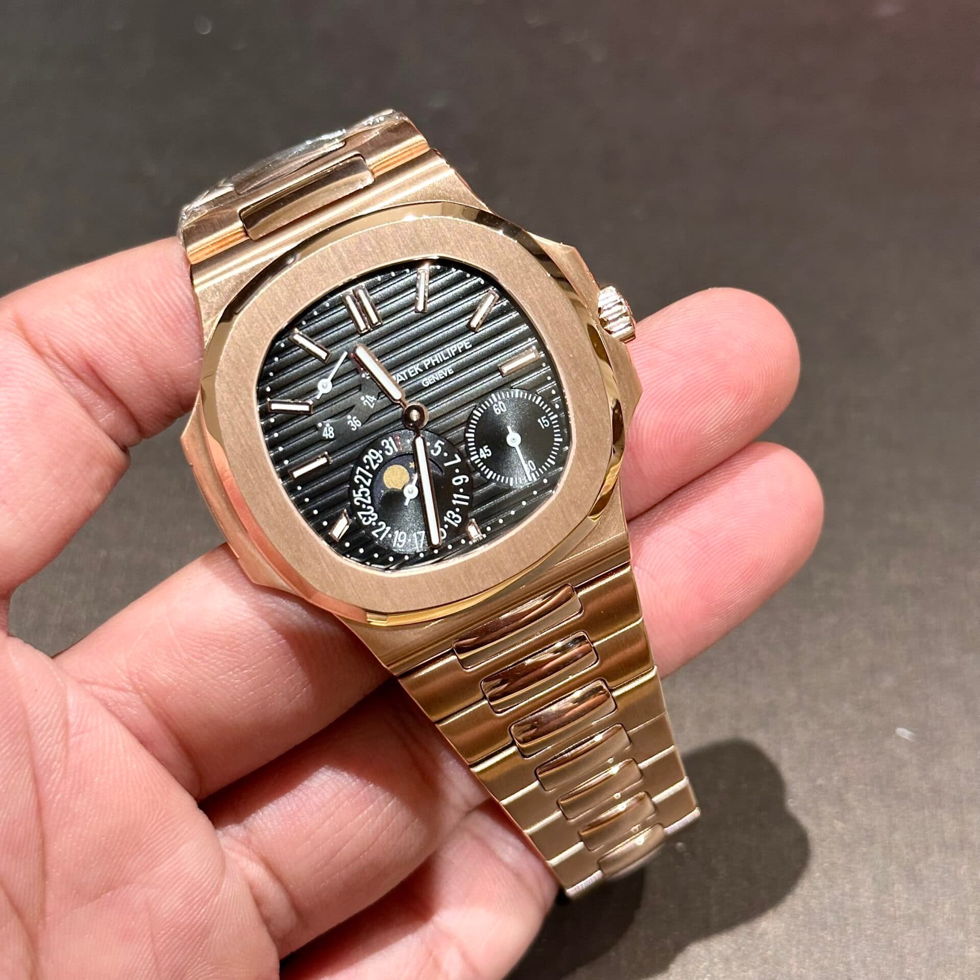 Dong-Ho-Patek-Philippe-Nautilus-5712-Nha-May-GR-40mm-5-1