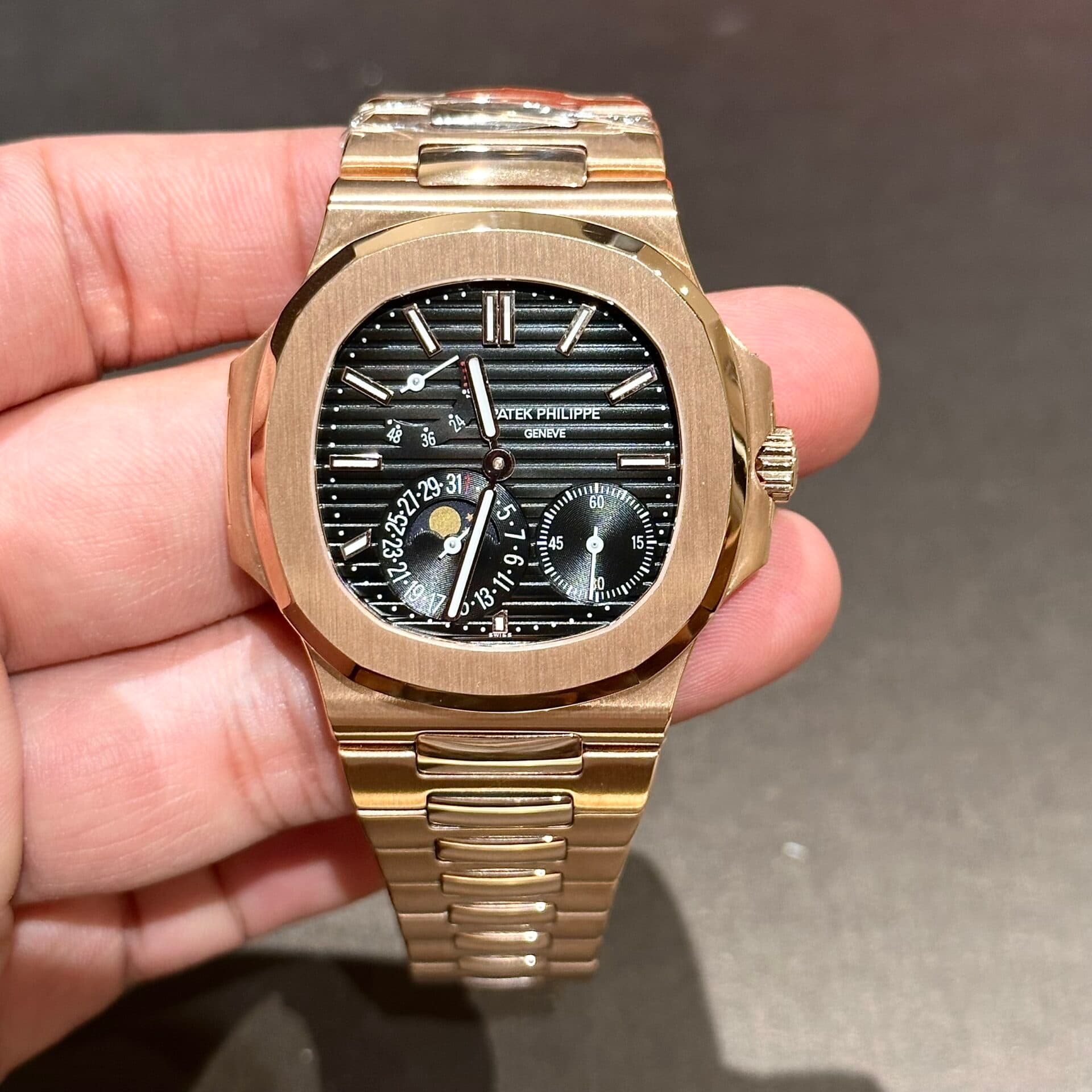 Dong-Ho-Patek-Philippe-Nautilus-5712-Nha-May-GR-40mm-8-1