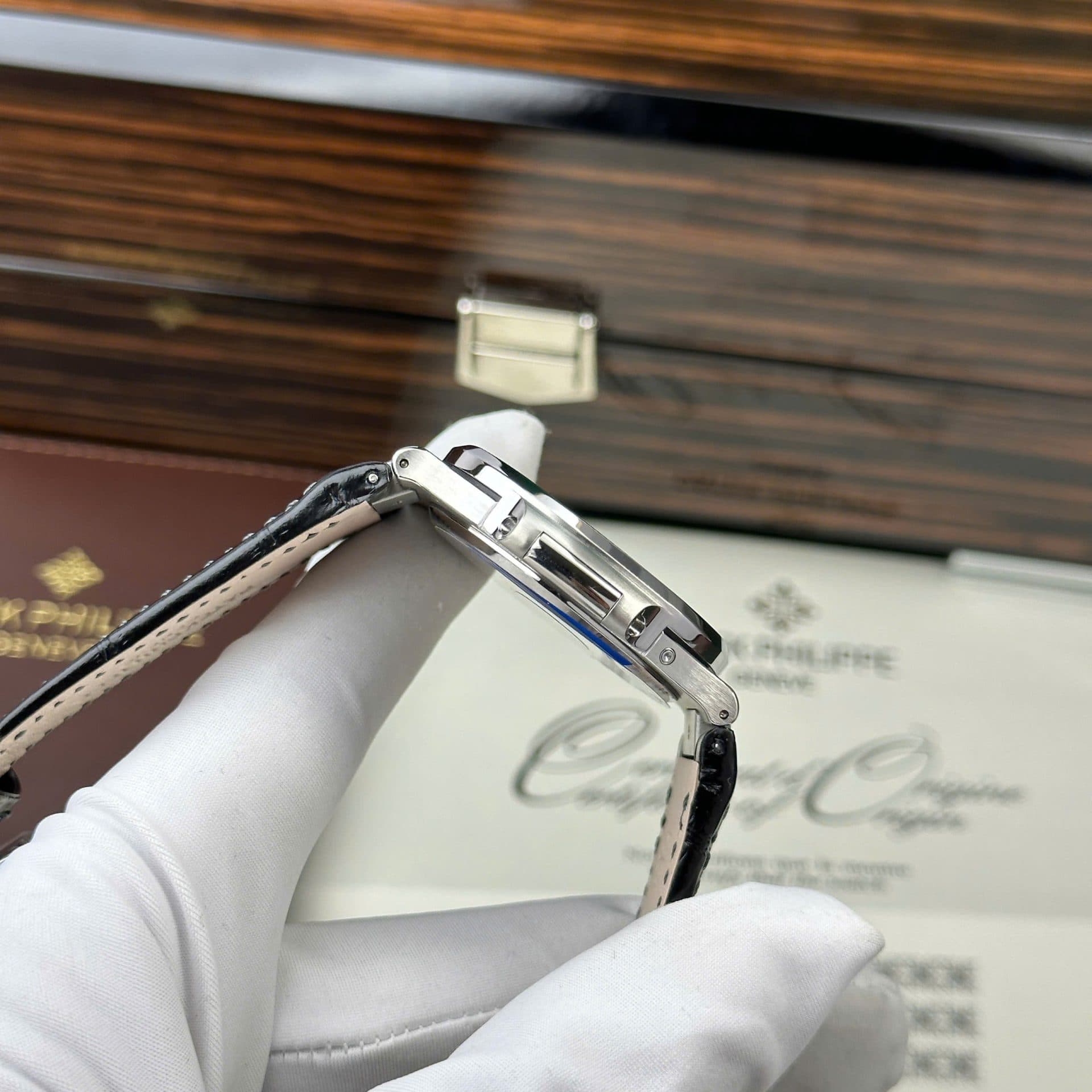 Dong-Ho-Patek-Philippe-Nautilus-5722-Replica-11-Mat-Xanh-Dinh-Da-Baguette-PPF-Factory-40mm-1-1