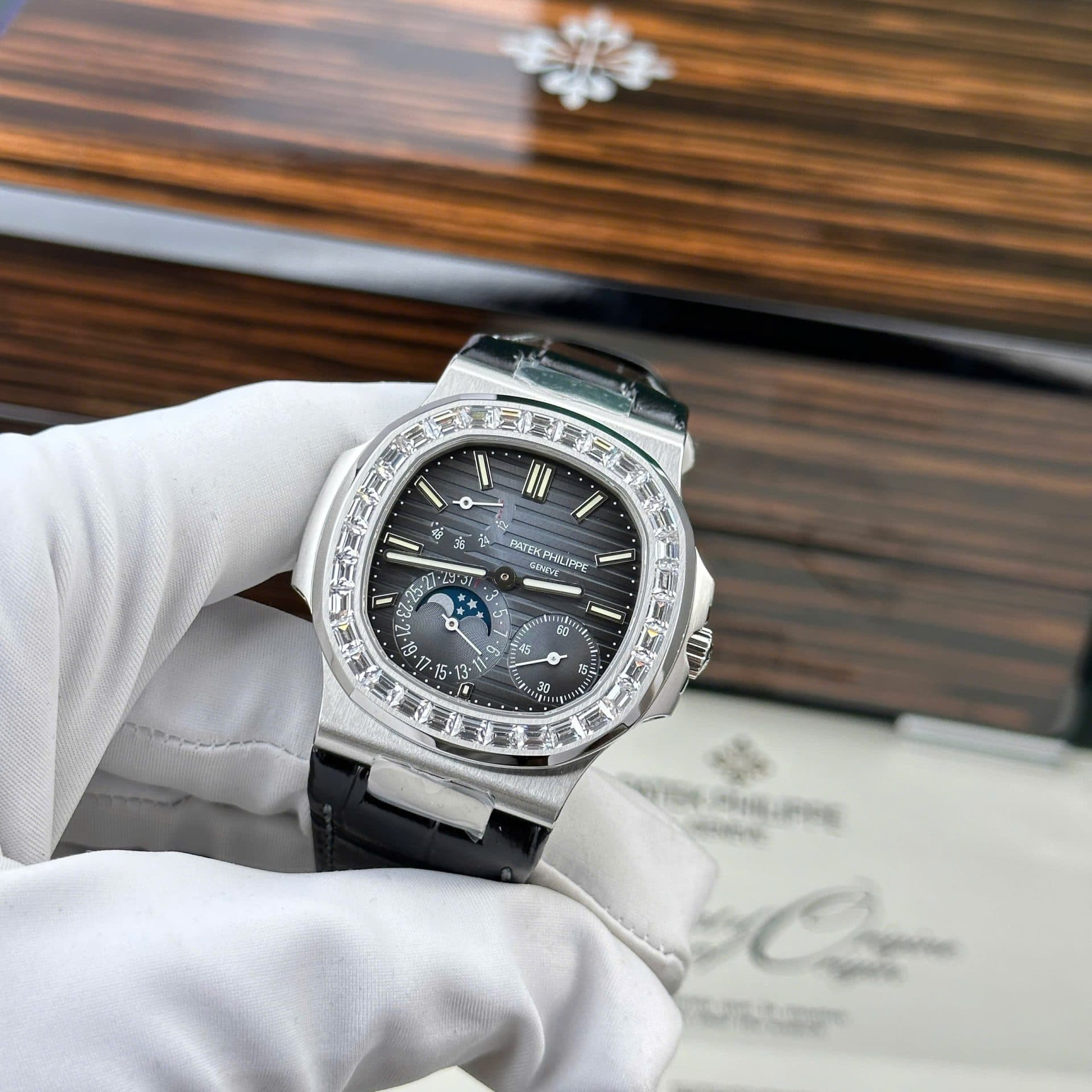 Dong-Ho-Patek-Philippe-Nautilus-5722-Replica-11-Mat-Xanh-Dinh-Da-Baguette-PPF-Factory-40mm-3-1
