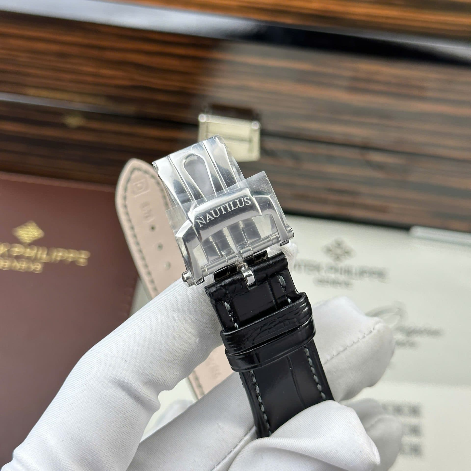 Dong-Ho-Patek-Philippe-Nautilus-5722-Replica-11-Mat-Xanh-Dinh-Da-Baguette-PPF-Factory-40mm-6-1