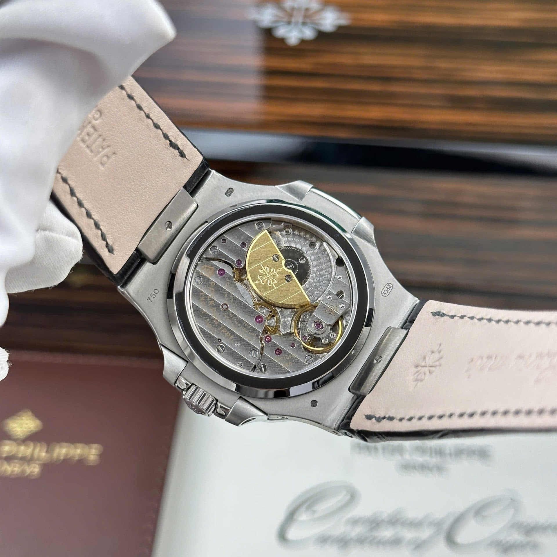 Dong-Ho-Patek-Philippe-Nautilus-5722-Replica-11-Mat-Xanh-Dinh-Da-Baguette-PPF-Factory-40mm-7-1