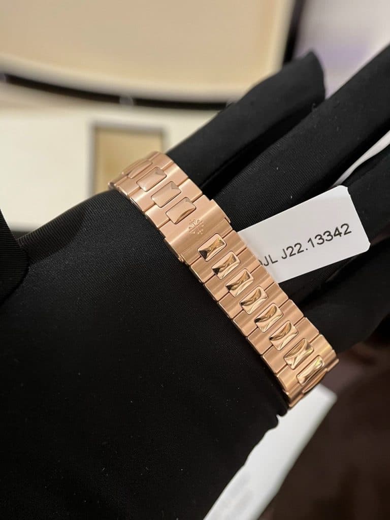 Dong-Ho-Patek-Philippe-Nautilus-5723-Boc-Vang-Do-Da-Ruby-Do-Tong-Hop-1-1