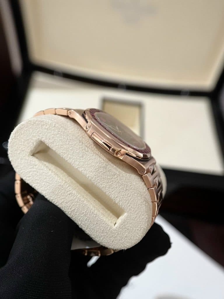 Dong-Ho-Patek-Philippe-Nautilus-5723-Boc-Vang-Do-Da-Ruby-Do-Tong-Hop-2-1