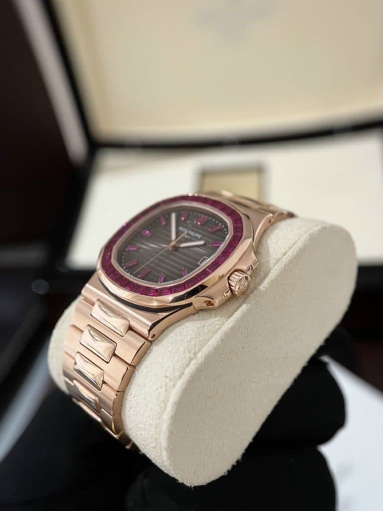 Dong-Ho-Patek-Philippe-Nautilus-5723-Boc-Vang-Do-Da-Ruby-Do-Tong-Hop-5-1