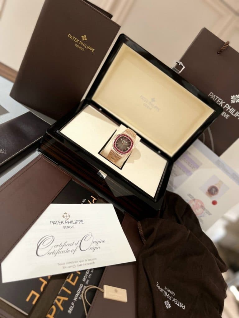 Dong-Ho-Patek-Philippe-Nautilus-5723-Boc-Vang-Do-Da-Ruby-Do-Tong-Hop-8-1