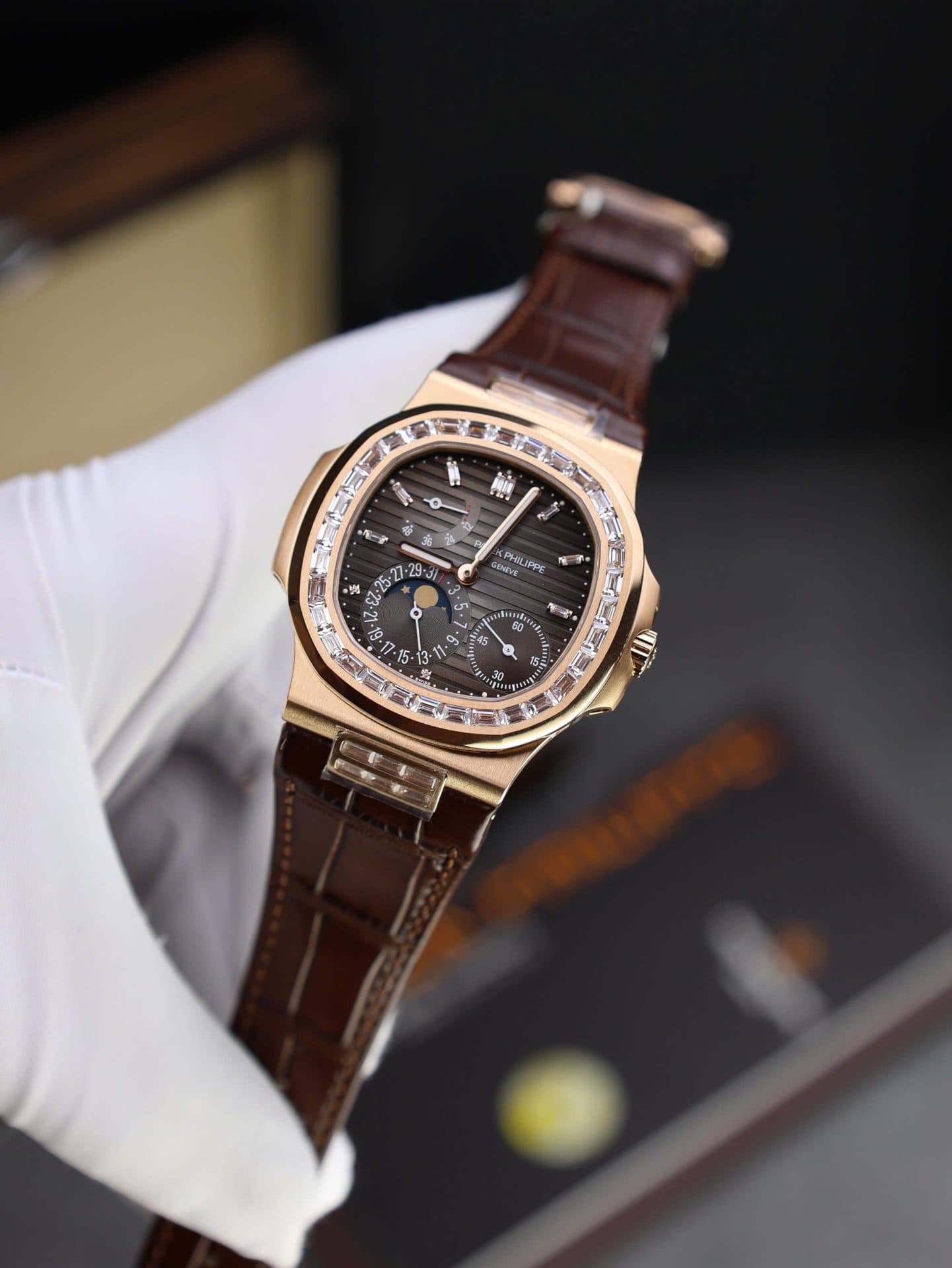 Dong-Ho-Patek-Philippe-Nautilus-5724-Rep-11-Ma-Vang-Hong-Chay-Full-Chuc-Nang-PPF-40mm-2-1