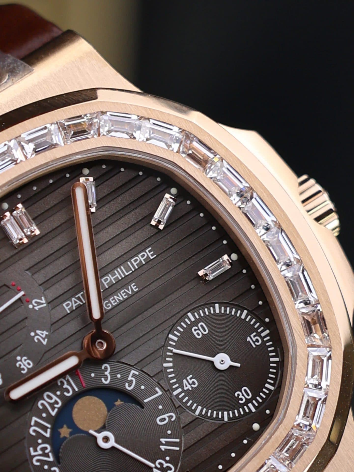 Dong-Ho-Patek-Philippe-Nautilus-5724-Rep-11-Ma-Vang-Hong-Chay-Full-Chuc-Nang-PPF-40mm-4-1