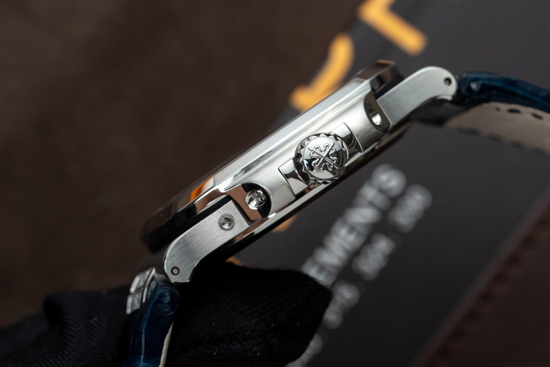 Dong-Ho-Patek-Philippe-Nautilus-5724G-Replica-11-Blue-GRF-40mm-4-1