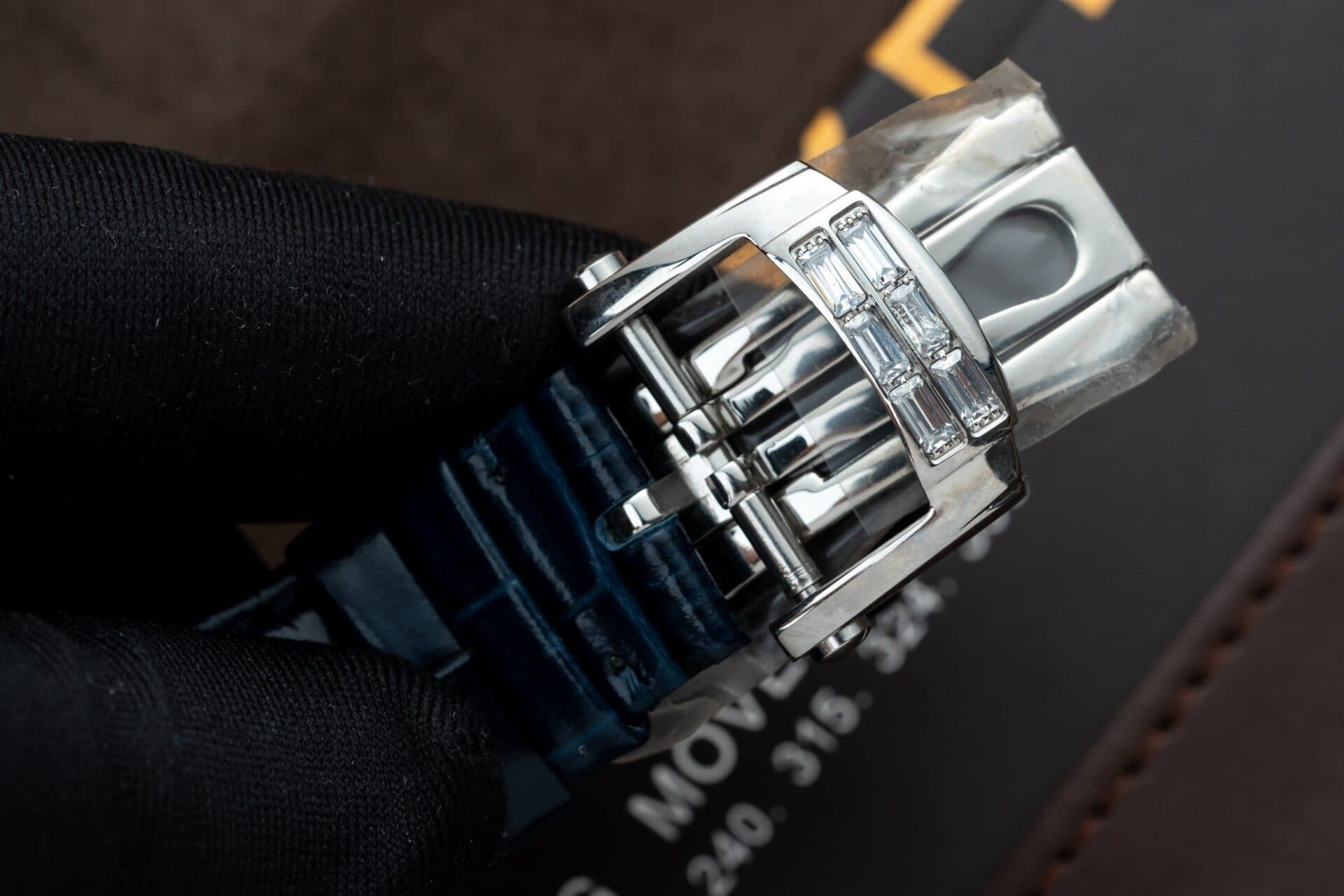 Dong-Ho-Patek-Philippe-Nautilus-5724G-Replica-11-Blue-GRF-40mm-8-1