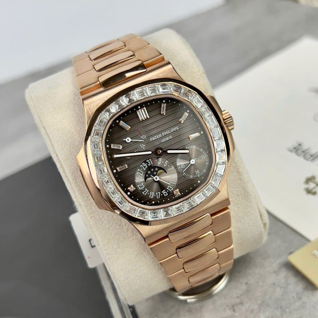 Dong-Ho-Patek-Philippe-Nautilus-5724R-Mat-Xam-Replica-11-Boc-Vang-Dinh-Kim-Cuong-Moissanite-Baguette-PPF-40mm-10-1