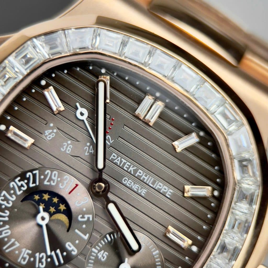 Dong-Ho-Patek-Philippe-Nautilus-5724R-Mat-Xam-Replica-11-Boc-Vang-Dinh-Kim-Cuong-Moissanite-Baguette-PPF-40mm-8-1