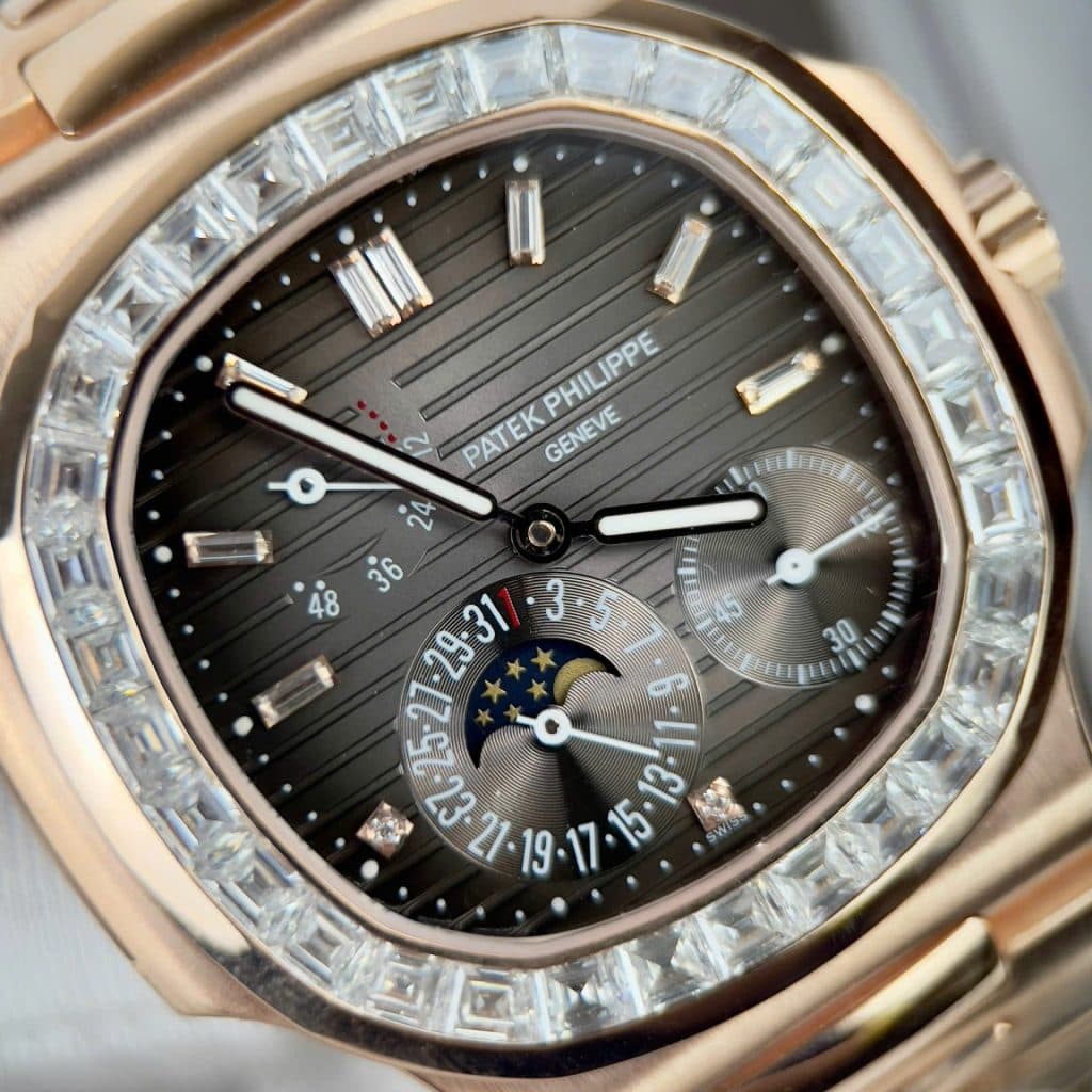 Dong-Ho-Patek-Philippe-Nautilus-5724R-Mat-Xam-Replica-11-Boc-Vang-Dinh-Kim-Cuong-Moissanite-Baguette-PPF-40mm-9-1