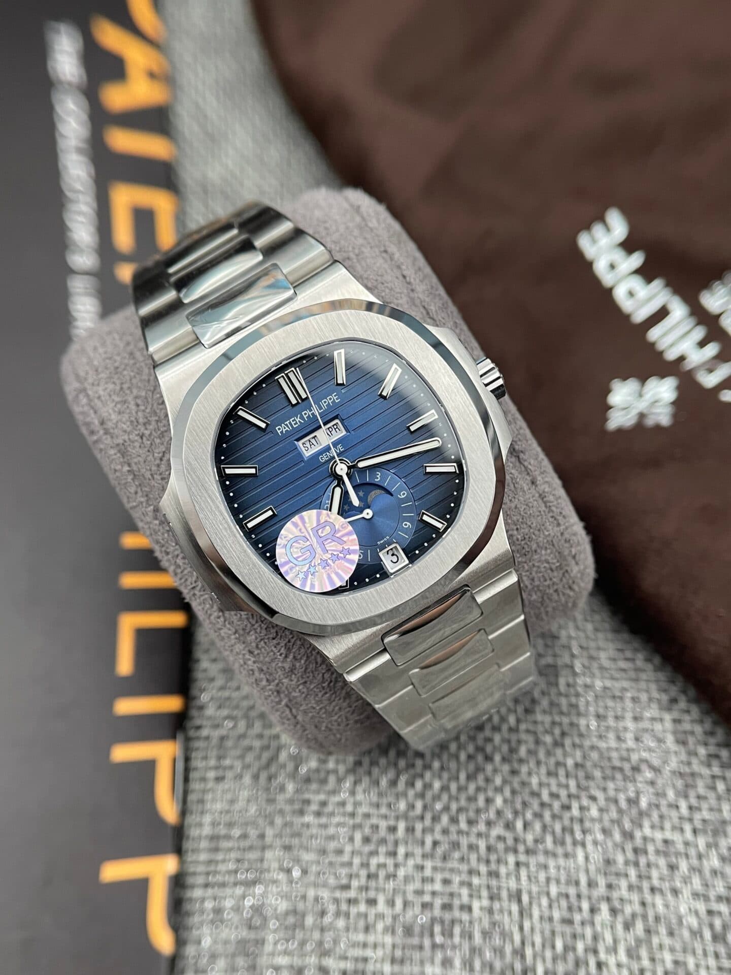 Dong-Ho-Patek-Philippe-Nautilus-5726-Super-Fake-11-Mat-Xanh-GRF-40mm-2-1