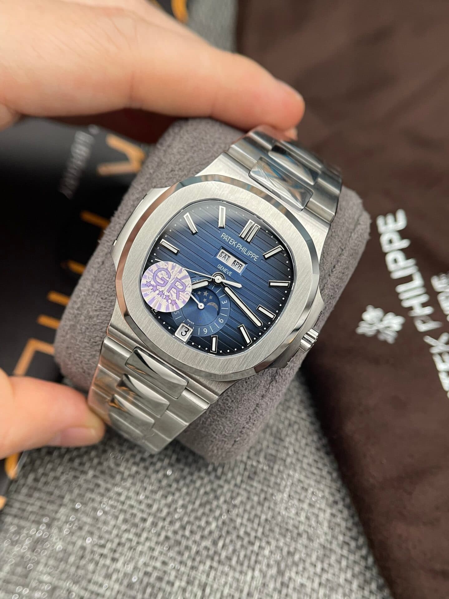 Dong-Ho-Patek-Philippe-Nautilus-5726-Super-Fake-11-Mat-Xanh-GRF-40mm-5-1