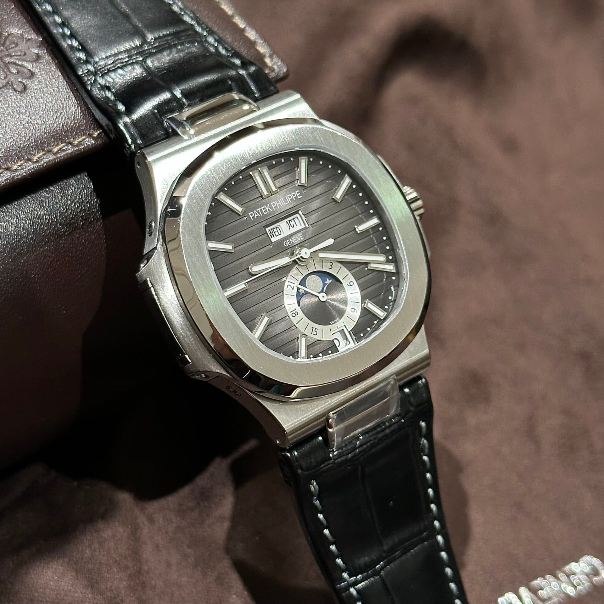 Dong-Ho-Patek-Philippe-Nautilus-5726G-PPF-Factory-40-6-1