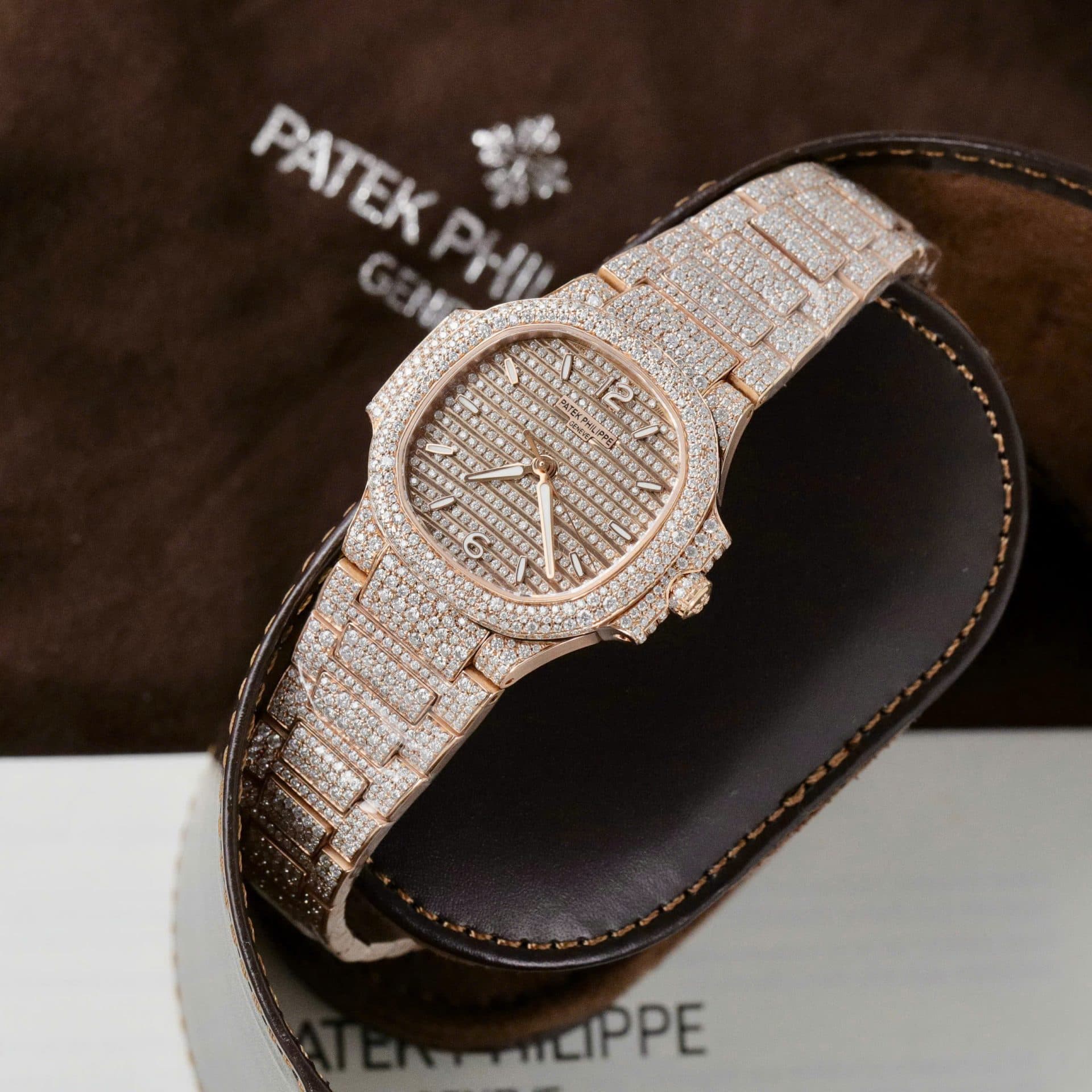 Dong-Ho-Patek-Philippe-Nautilus-7118-Che-Tac-Boc-Vang-Dinh-Kim-Cuong-Moissanite-35-4-1