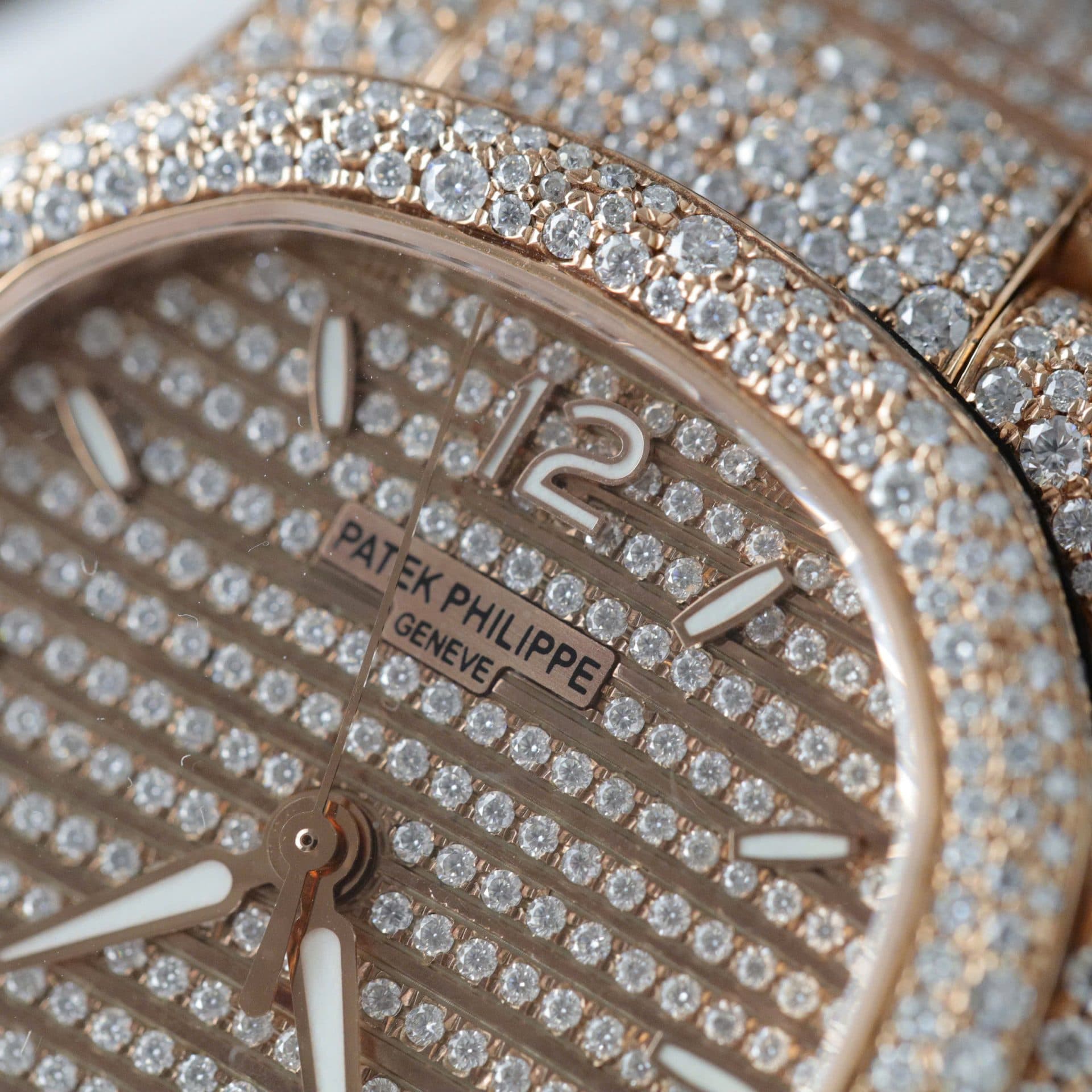 Dong-Ho-Patek-Philippe-Nautilus-7118-Che-Tac-Boc-Vang-Dinh-Kim-Cuong-Moissanite-35-7-1