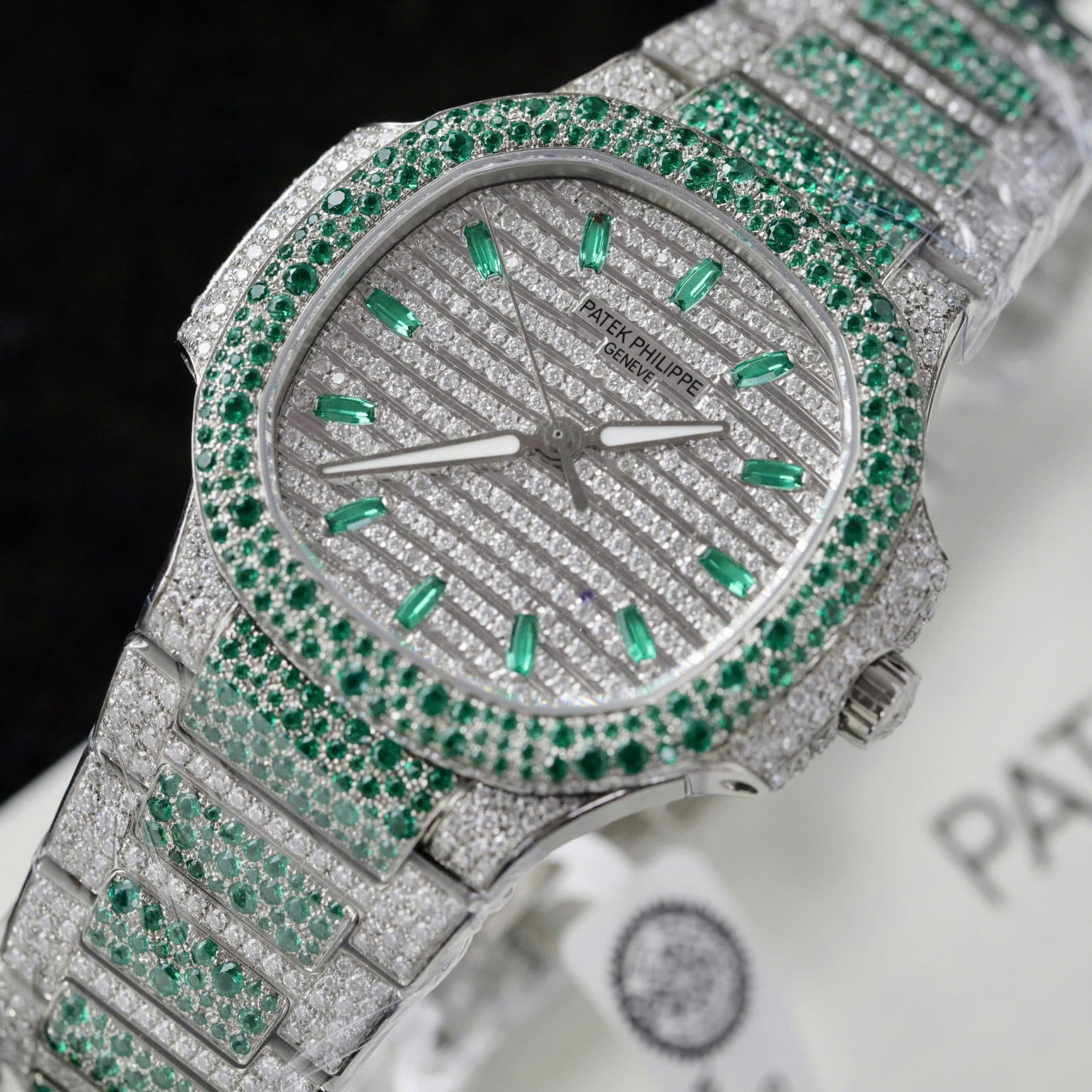 Dong-Ho-Patek-Philippe-Nautilus-7118-Che-Tac-Full-Moissanite-Hong-Kong-4-1