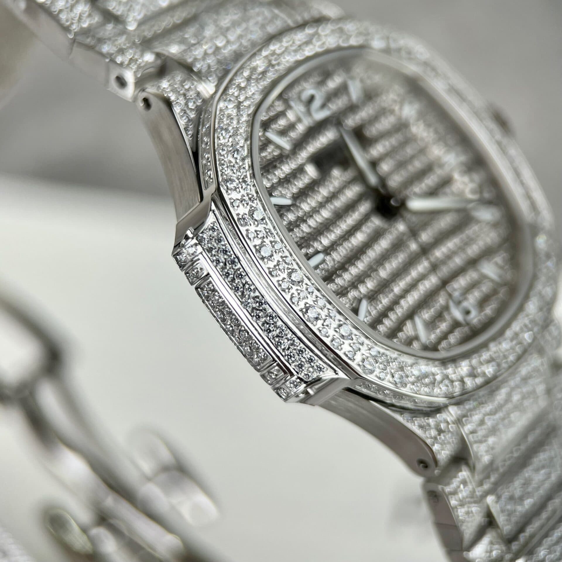 Dong-Ho-Patek-Philippe-Nautilus-7118-Dinh-Full-Da-Replica-11-35-5-1