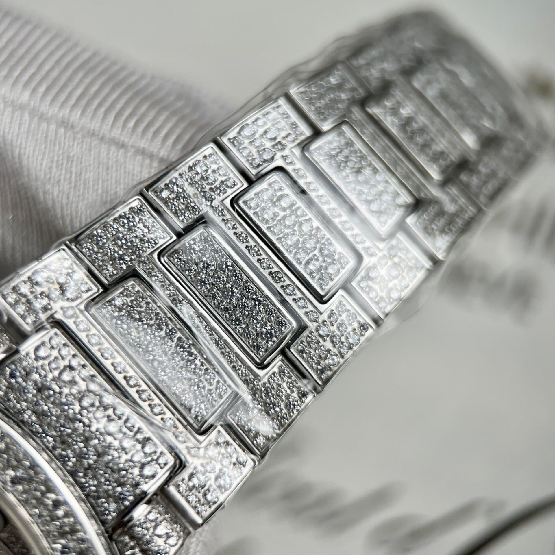 Dong-Ho-Patek-Philippe-Nautilus-7118-Dinh-Full-Da-Replica-11-35-8-1