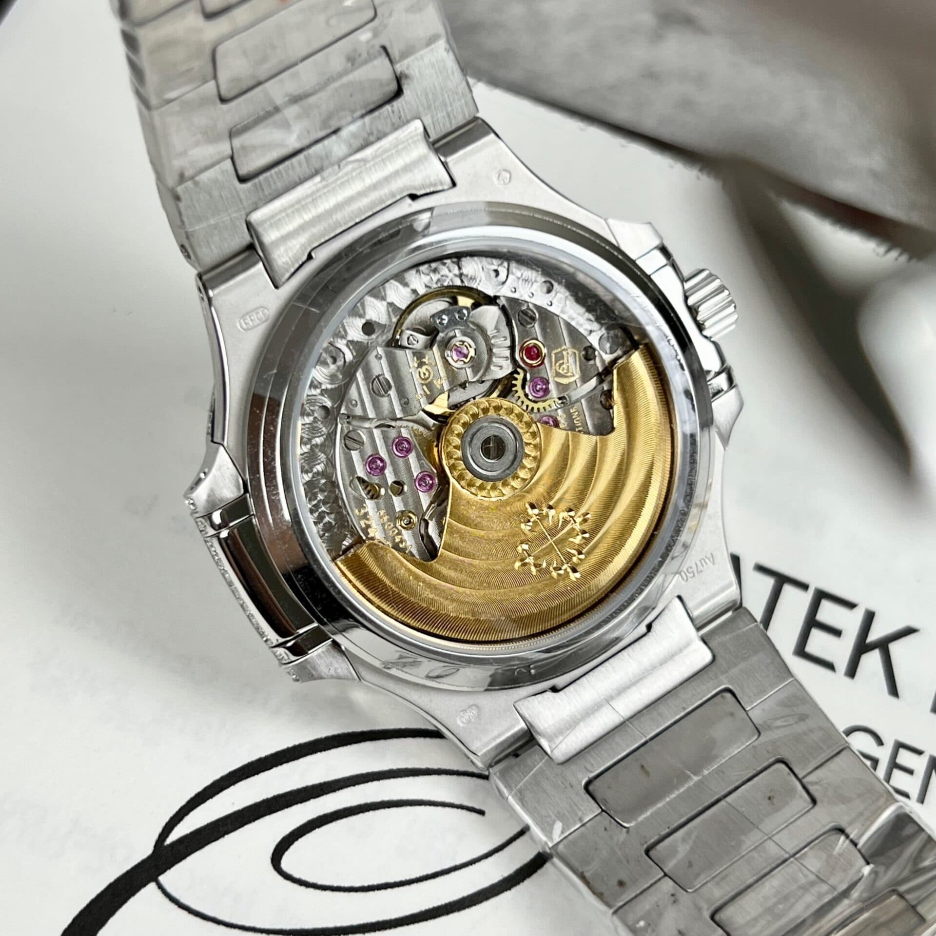 Dong-Ho-Patek-Philippe-Nautilus-7118-Dinh-Full-Da-Replica-11-35-9-1