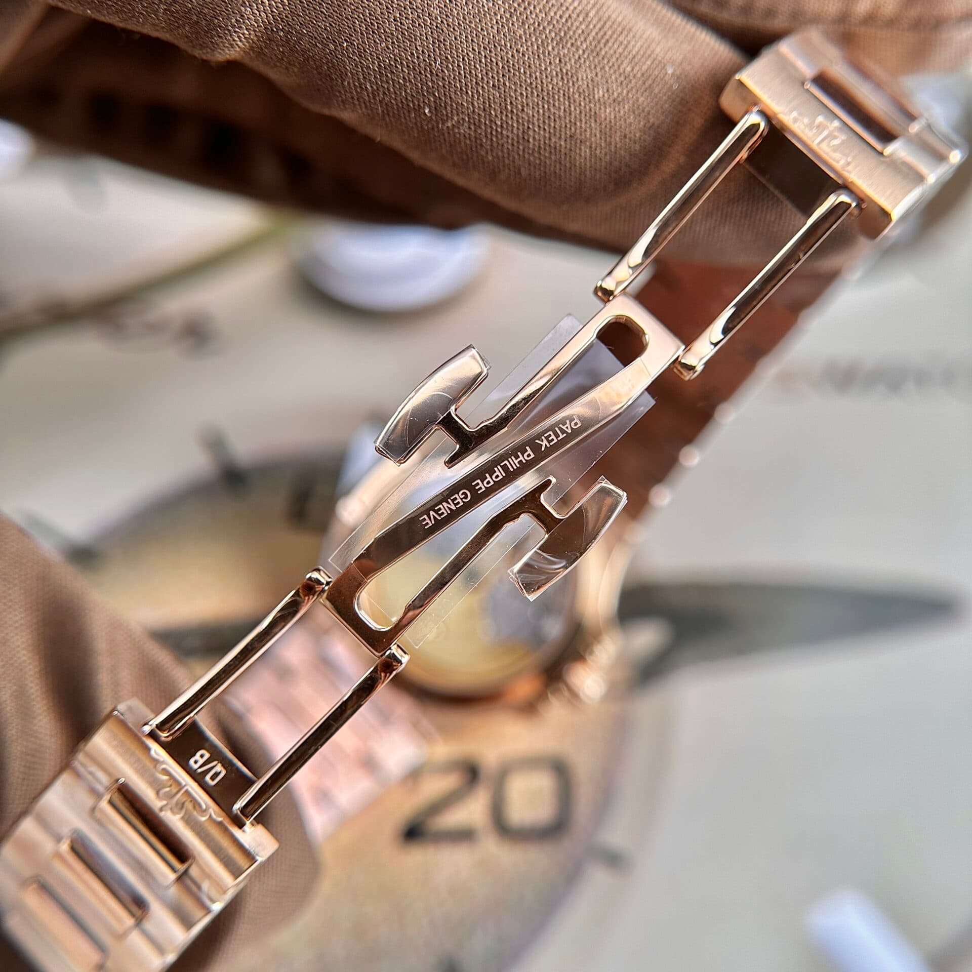 Dong-Ho-Patek-Philippe-Nautilus-7118-Replica-Mau-Vang-Hong-Nha-May-3K-11-1